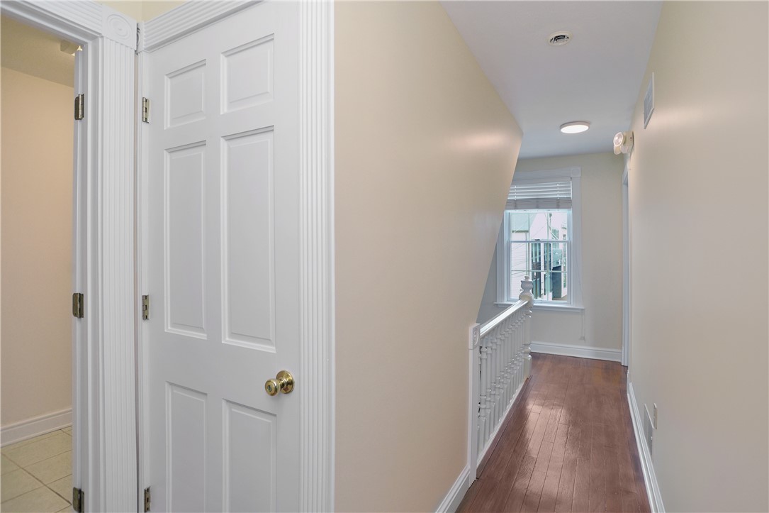 438 Walnut St