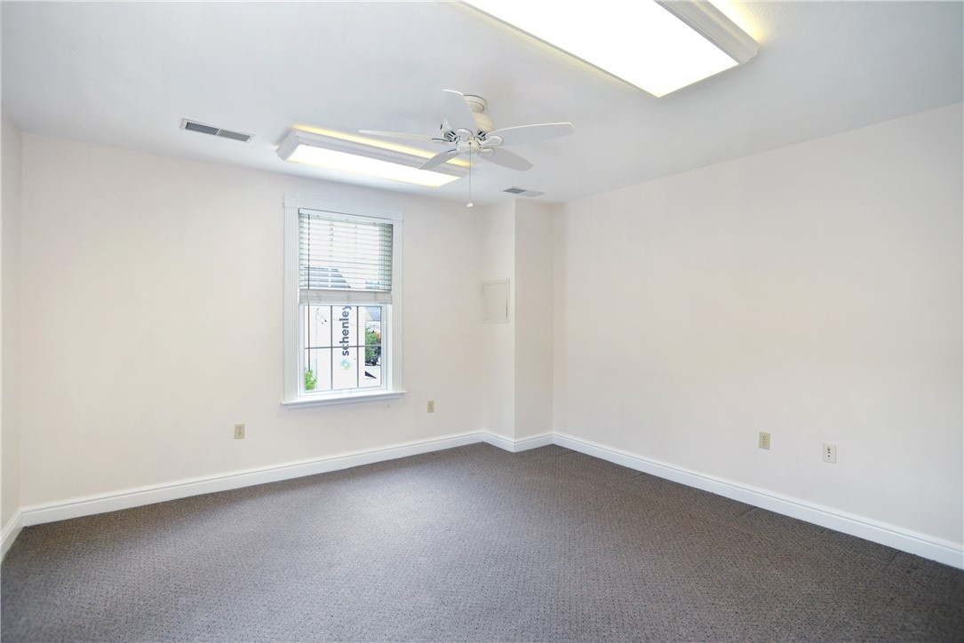 438 Walnut St