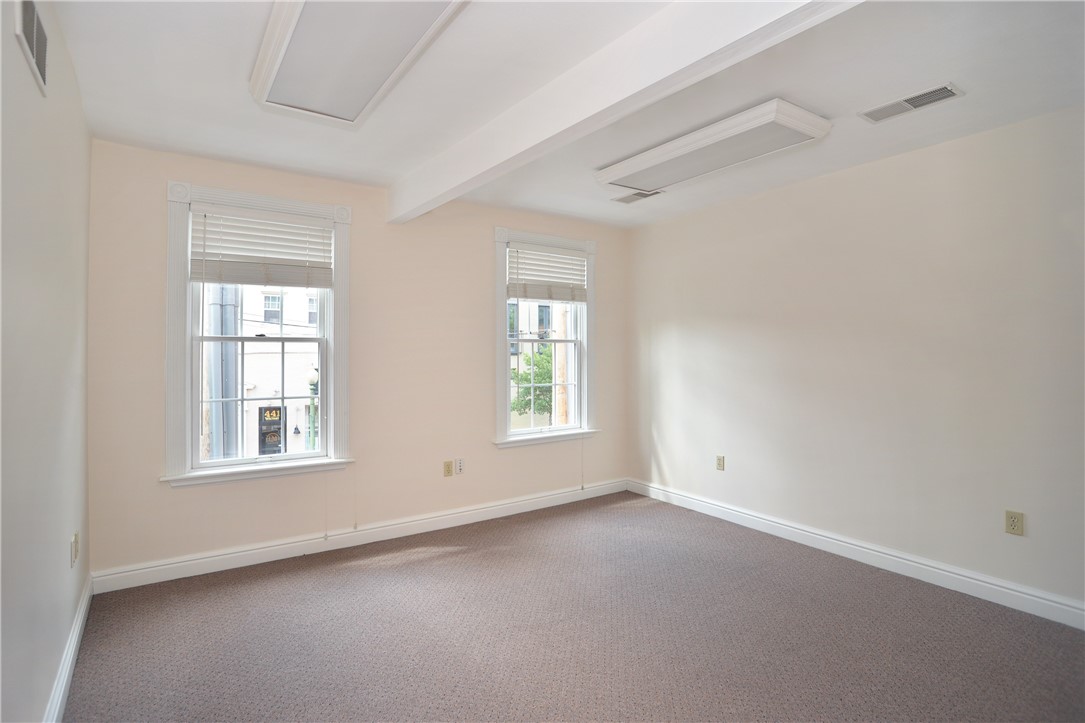 438 Walnut St