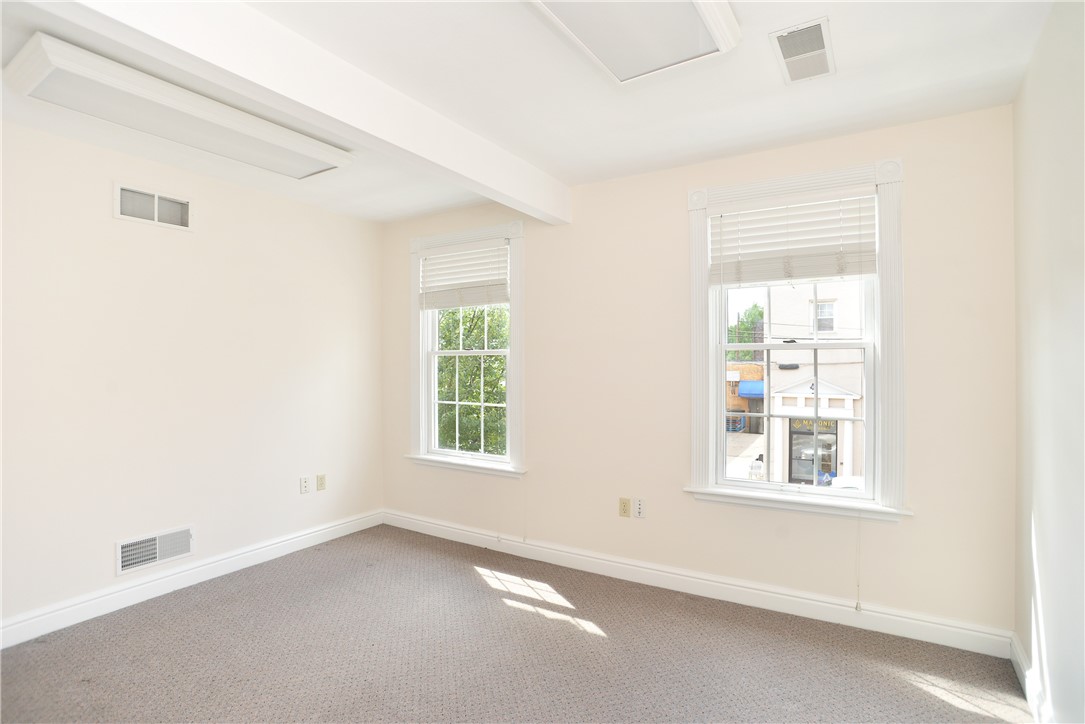 438 Walnut St