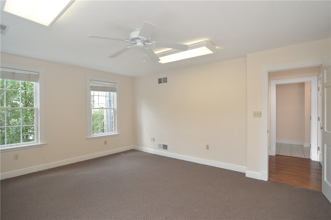 438 Walnut St