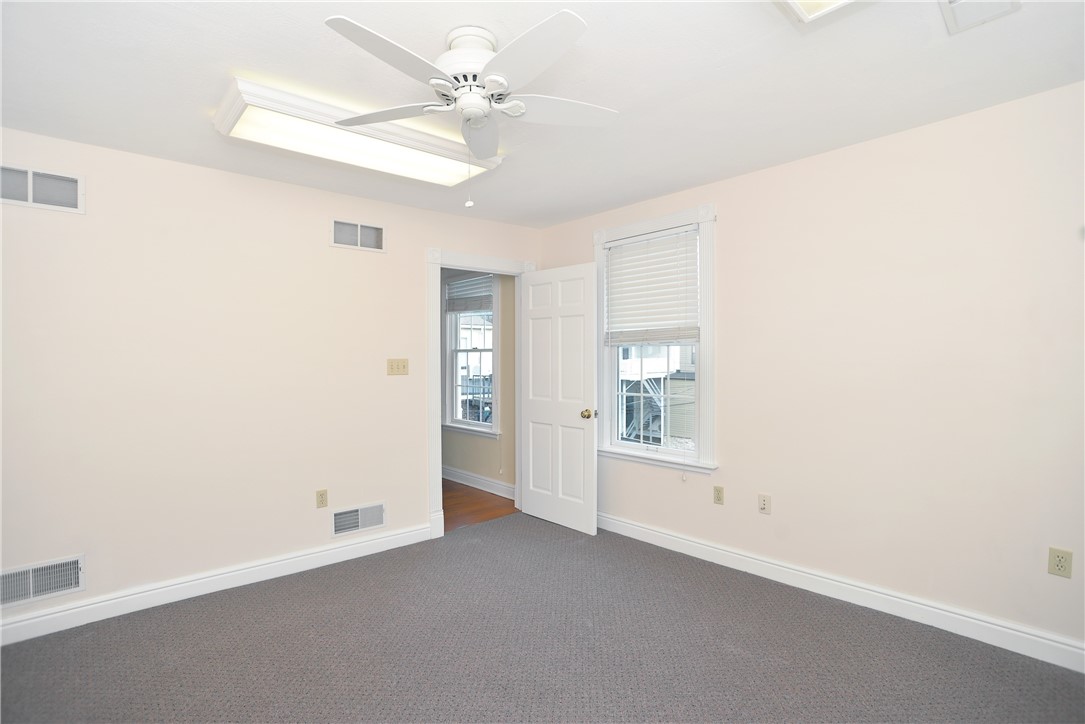 438 Walnut St