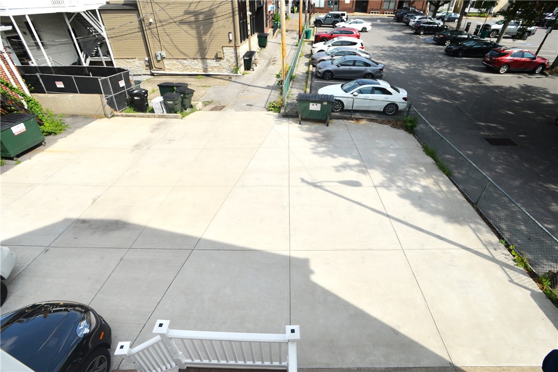 438 Walnut St
