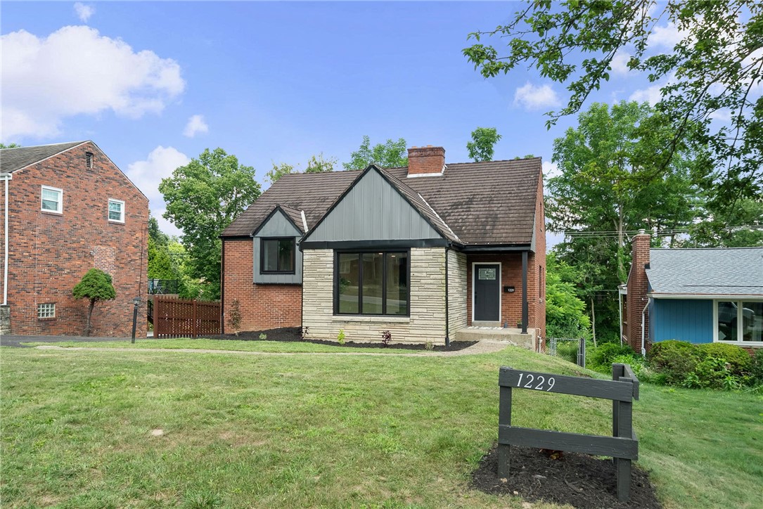1229 Pinewood Dr