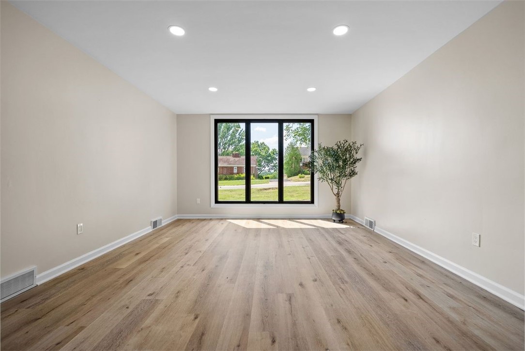 1229 Pinewood Dr
