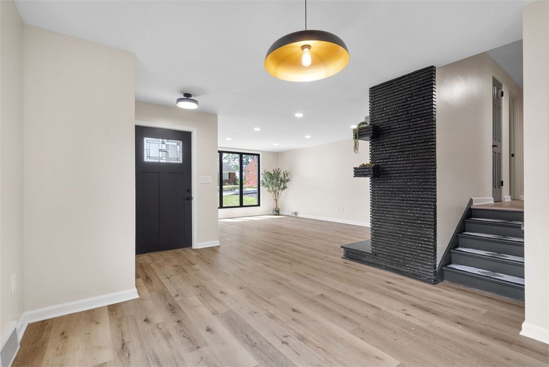 1229 Pinewood Dr