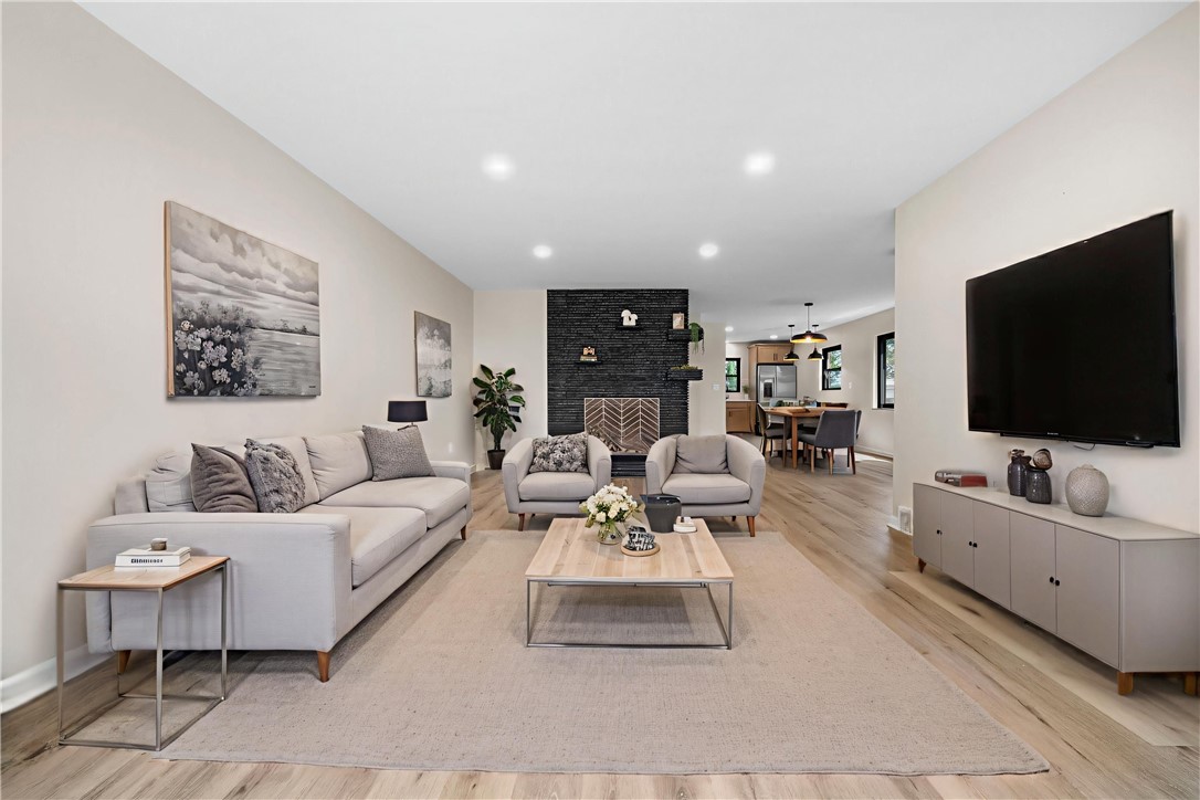 1229 Pinewood Dr