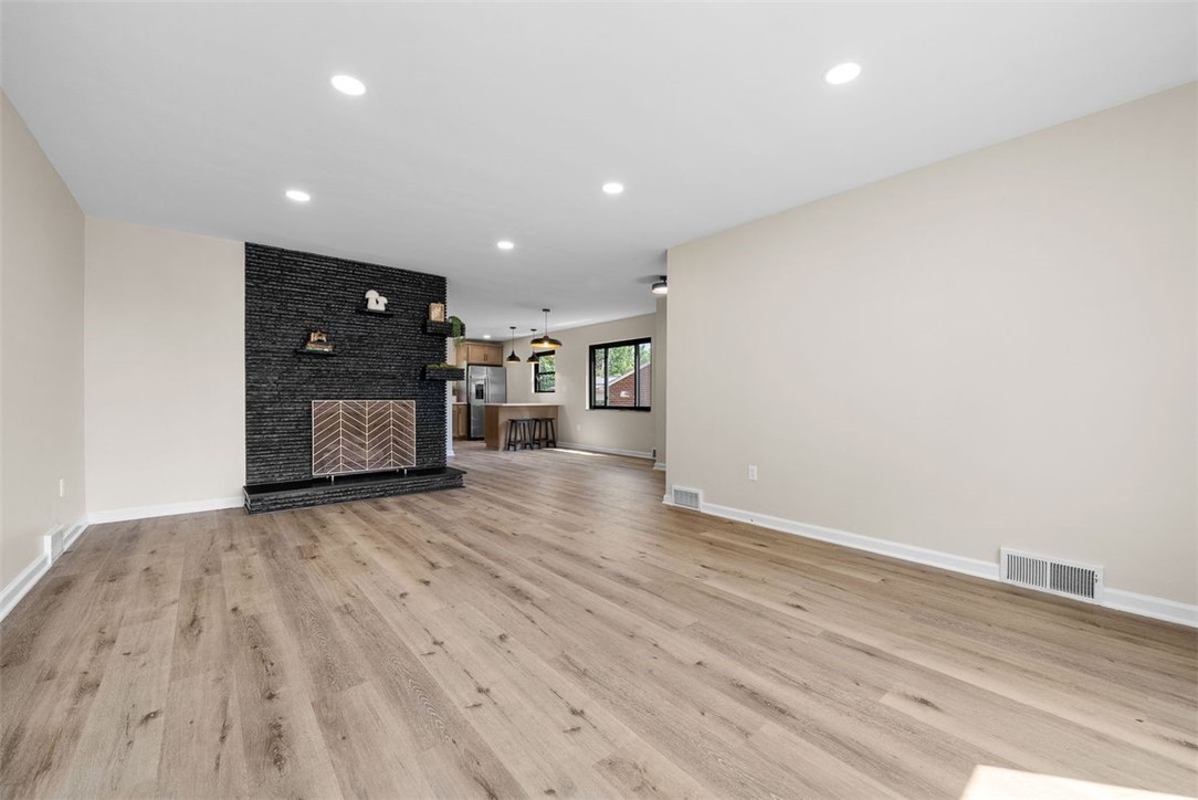 1229 Pinewood Dr