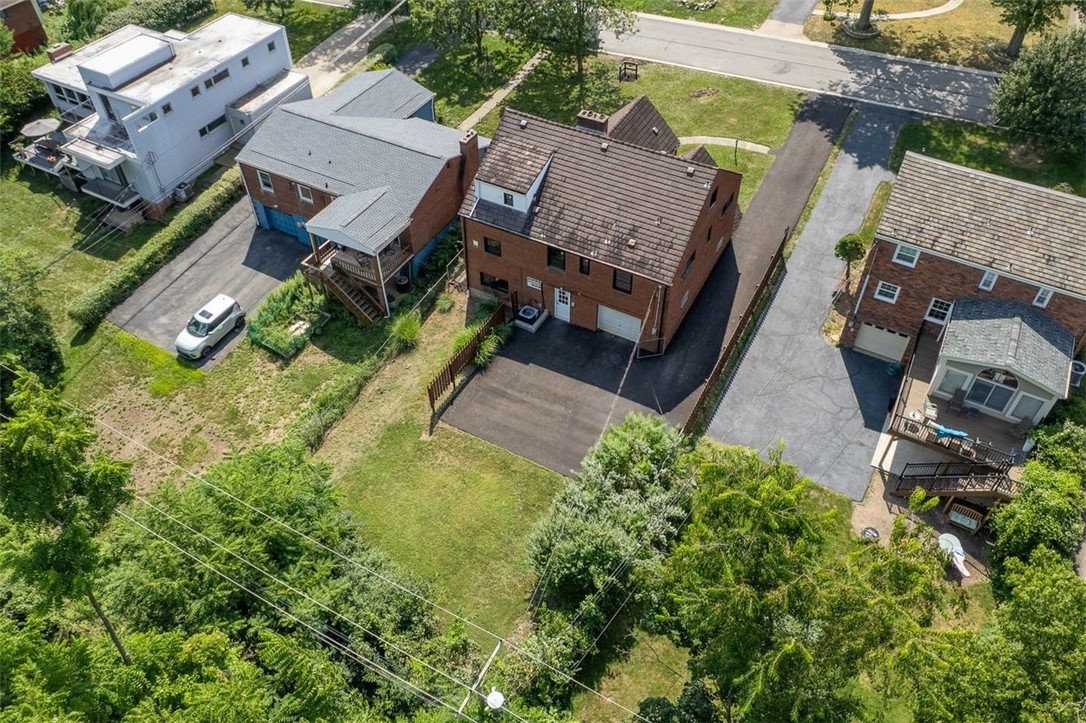 1229 Pinewood Dr