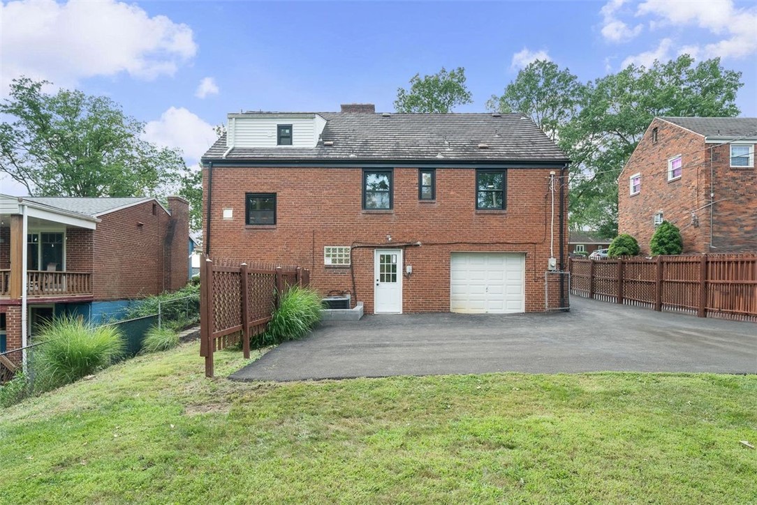 1229 Pinewood Dr