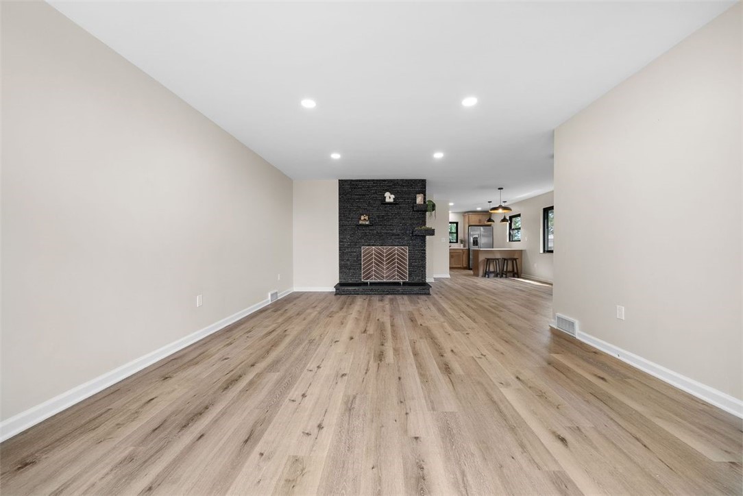 1229 Pinewood Dr
