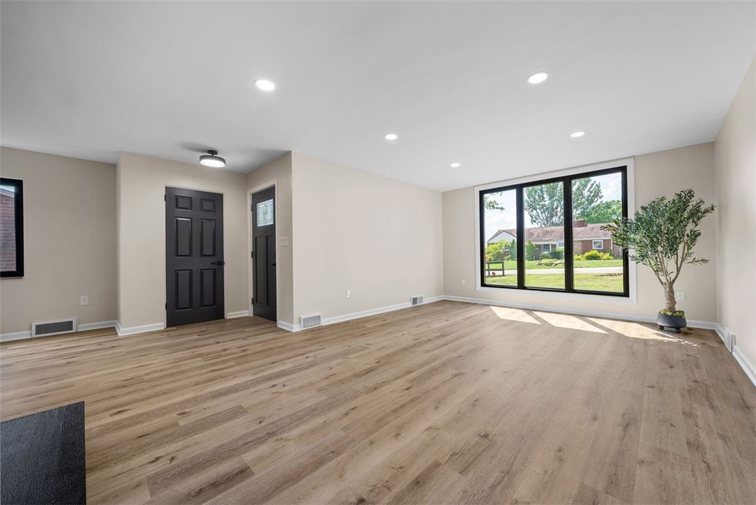 1229 Pinewood Dr