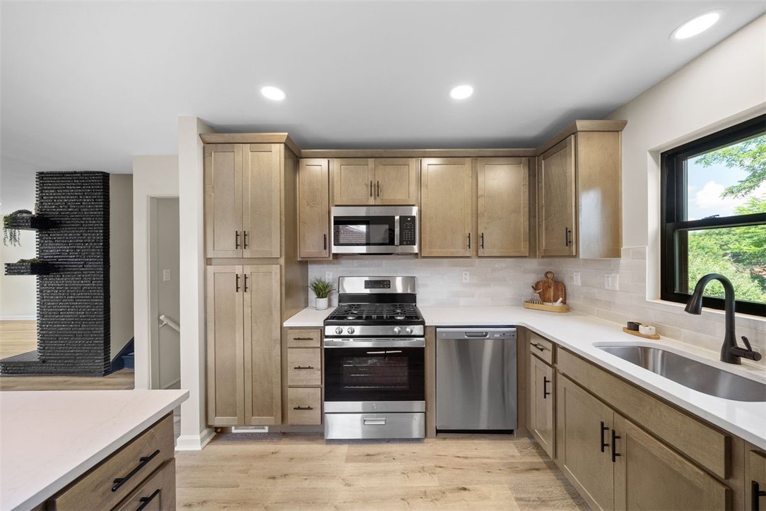 1229 Pinewood Dr