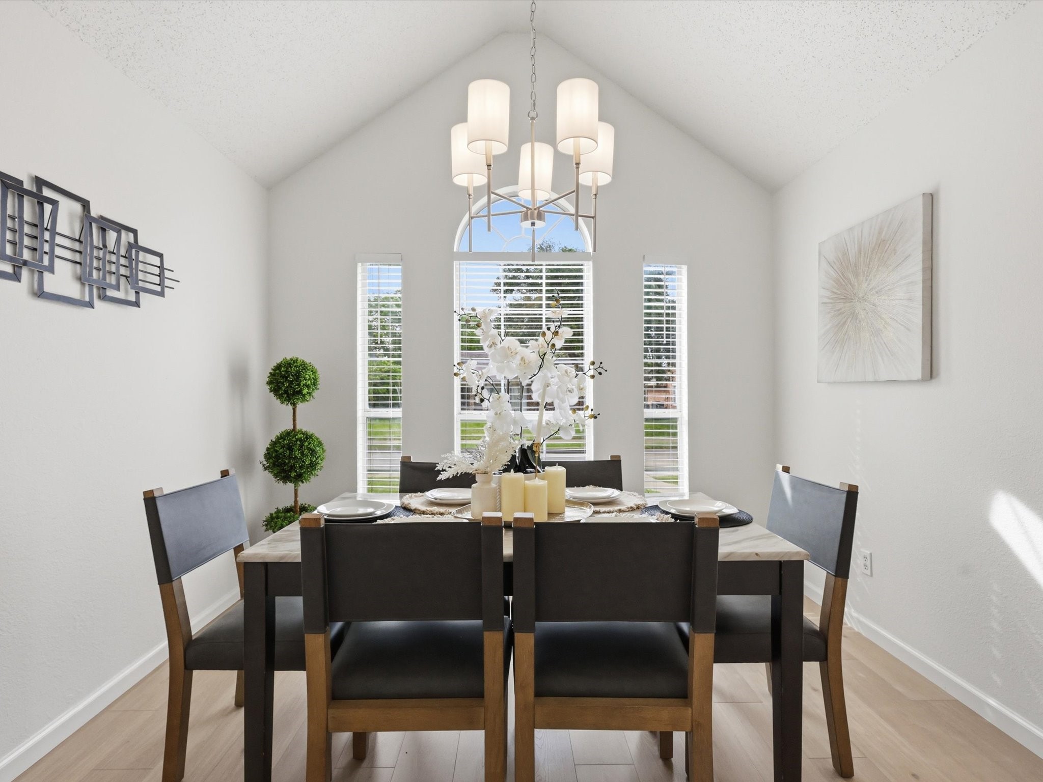 2519 Larkspur Lane