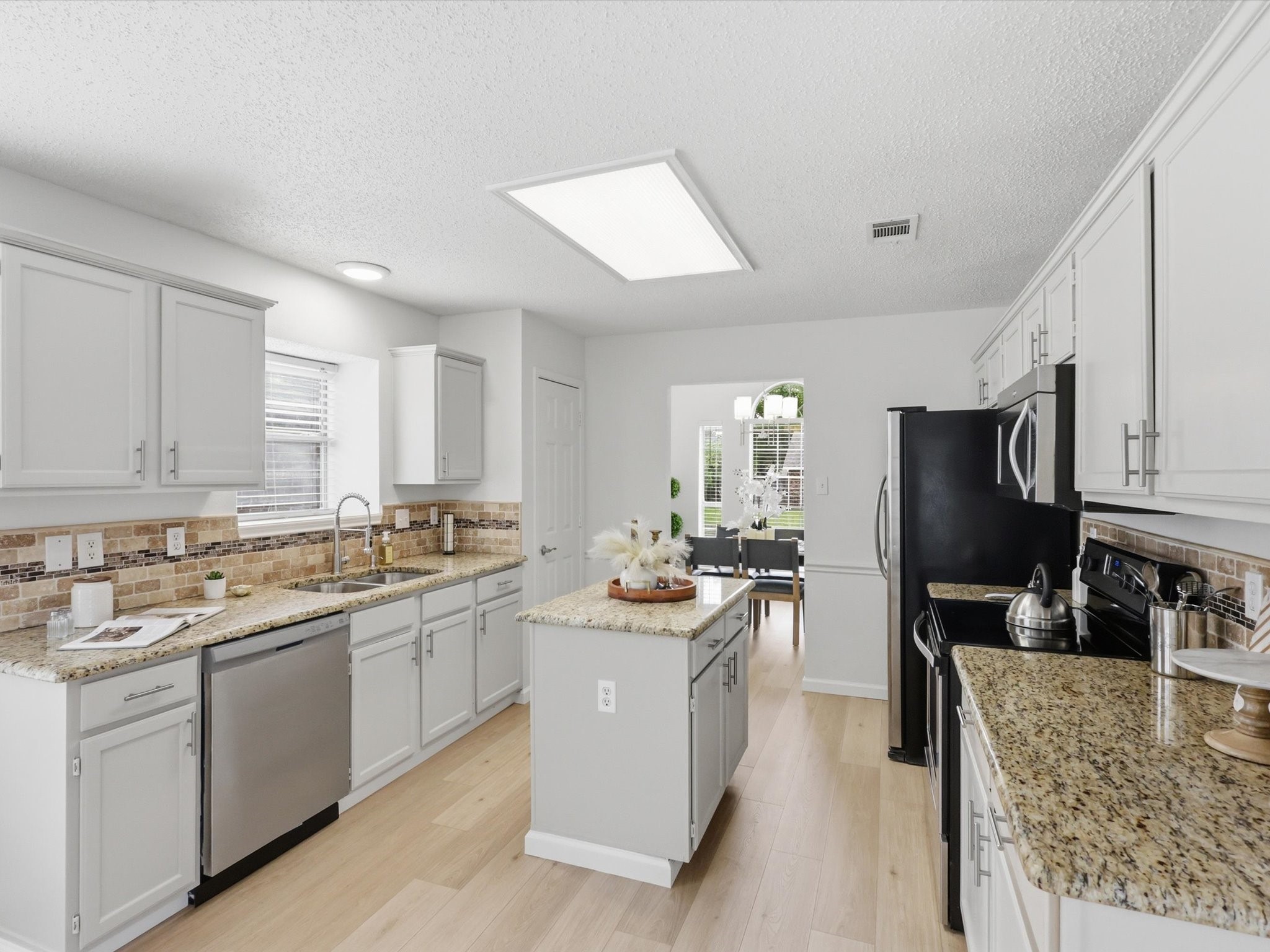 2519 Larkspur Lane