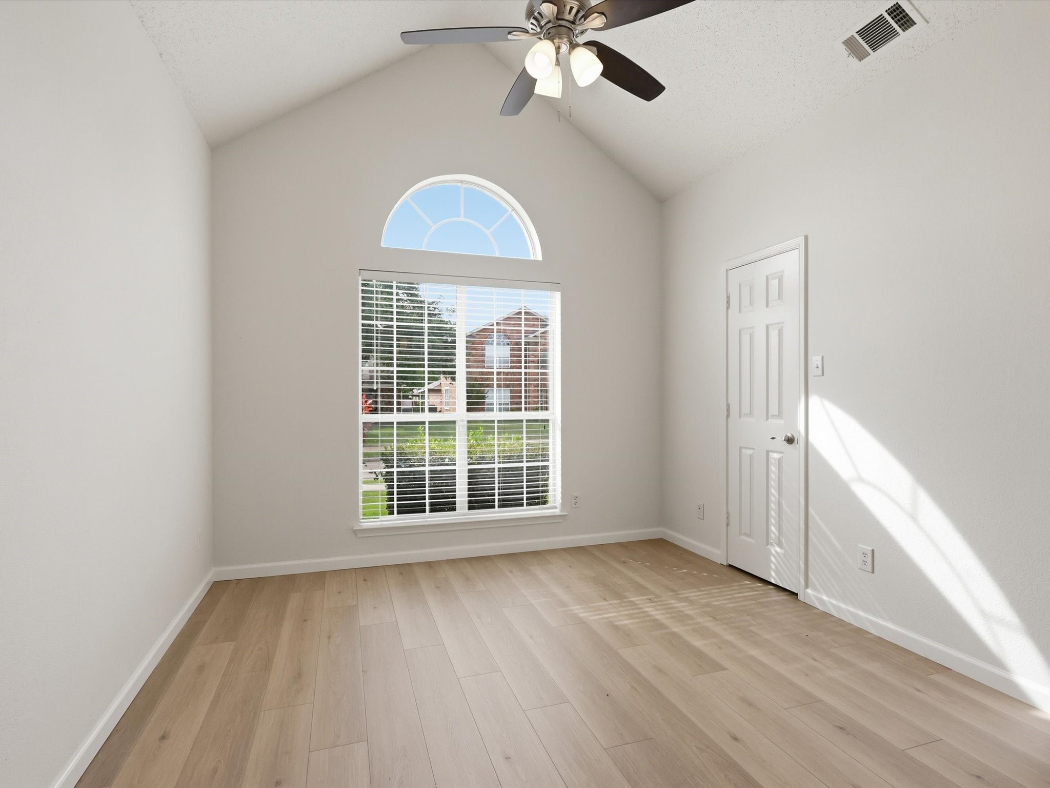 2519 Larkspur Lane