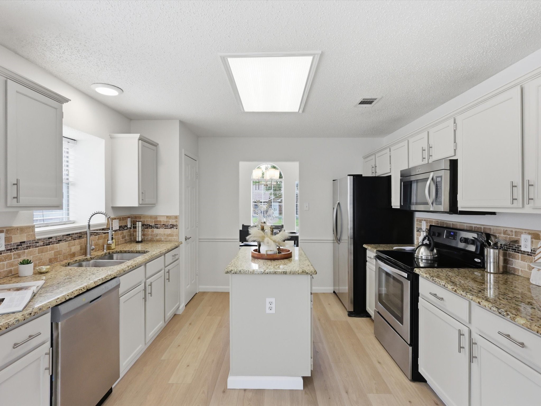 2519 Larkspur Lane