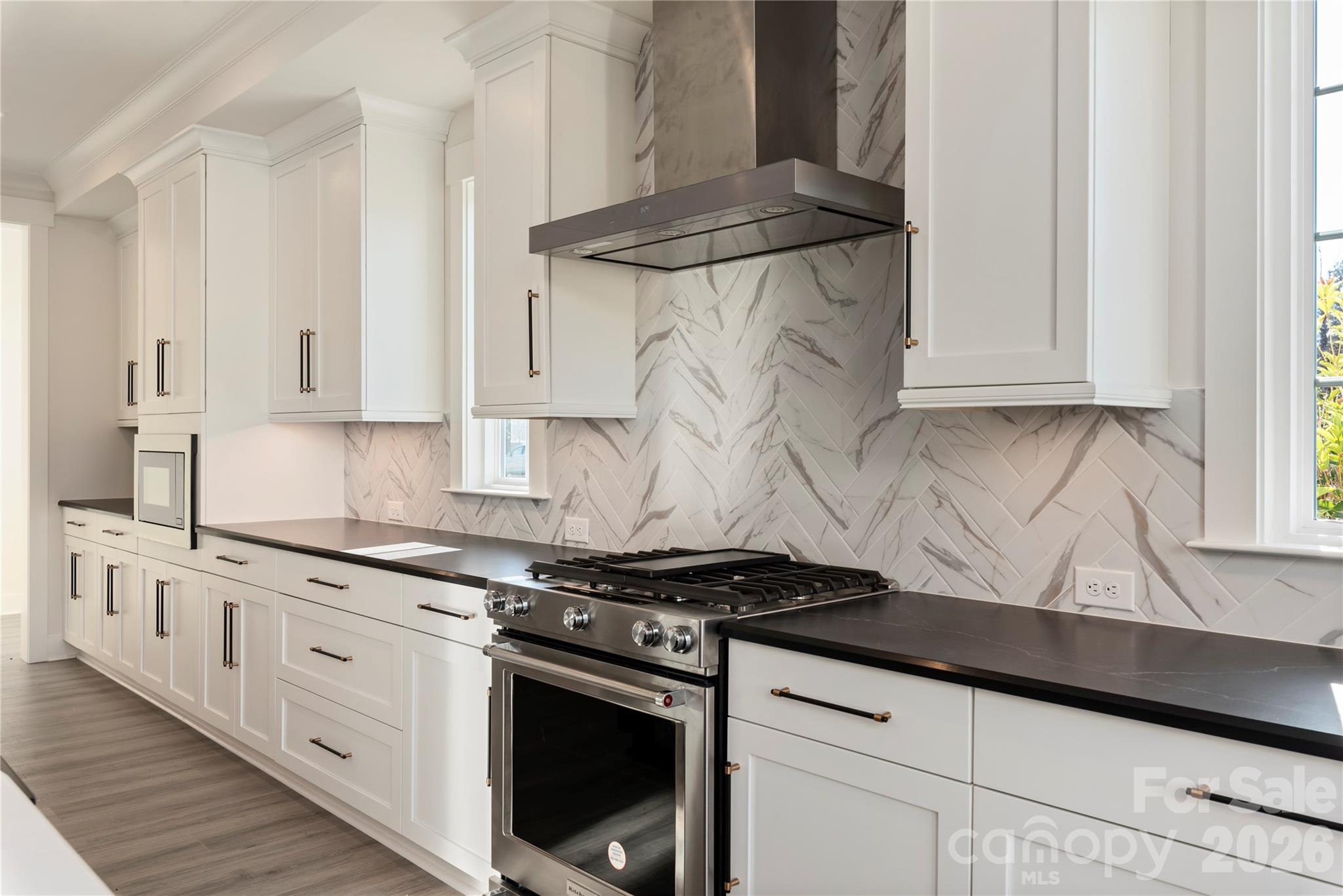 2008 Stratford Avenue