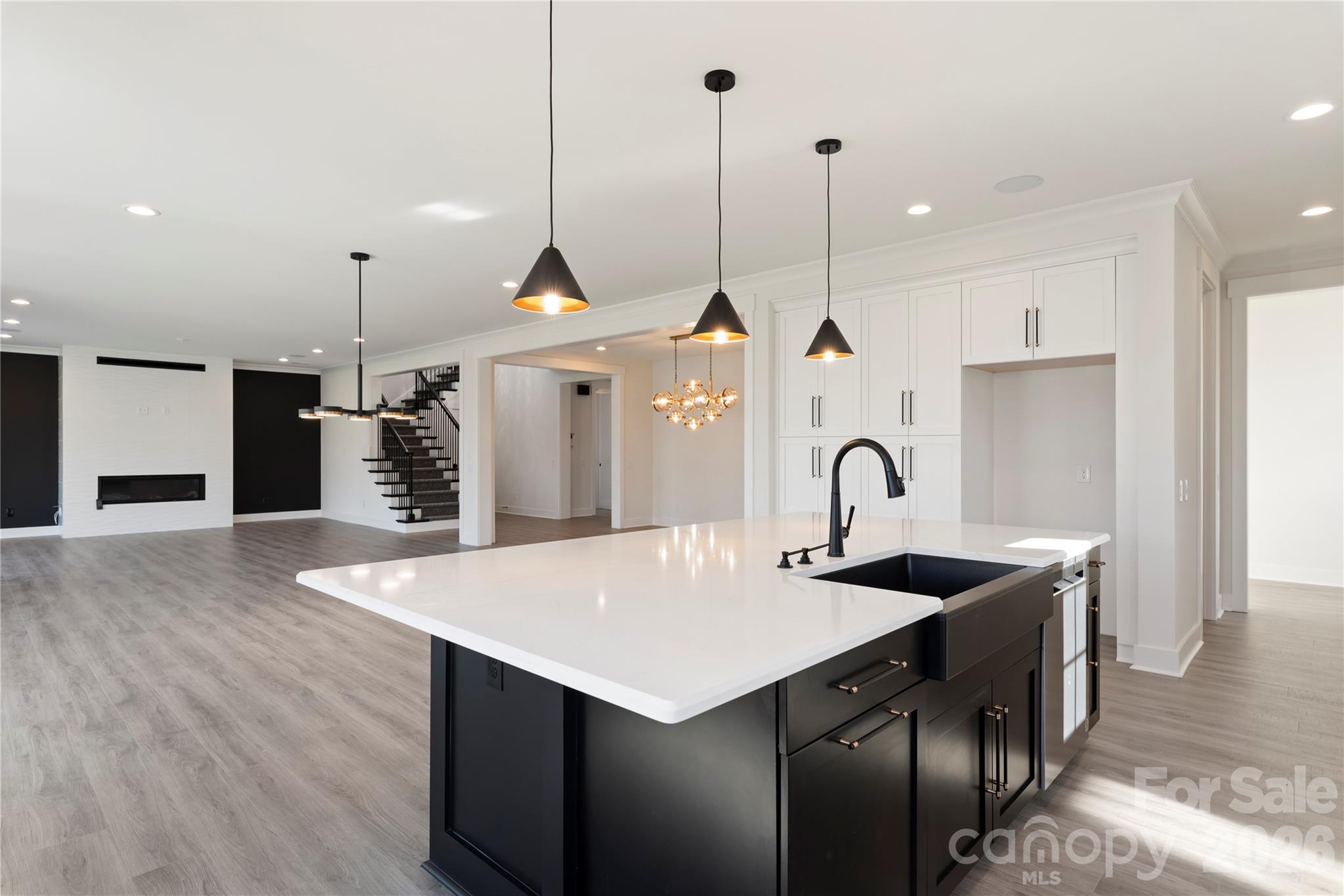 2008 Stratford Avenue