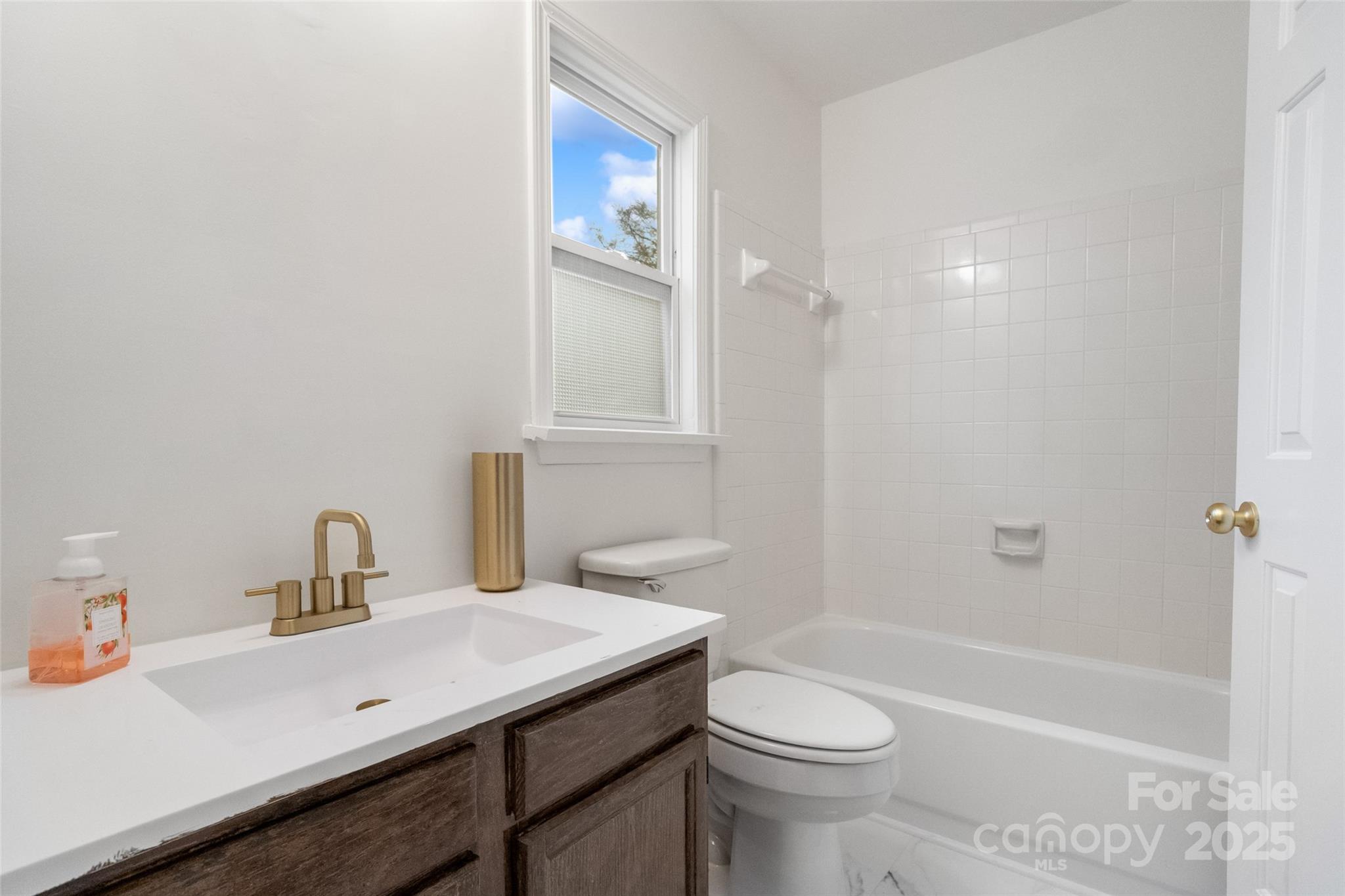 3218 Silver Pond Court