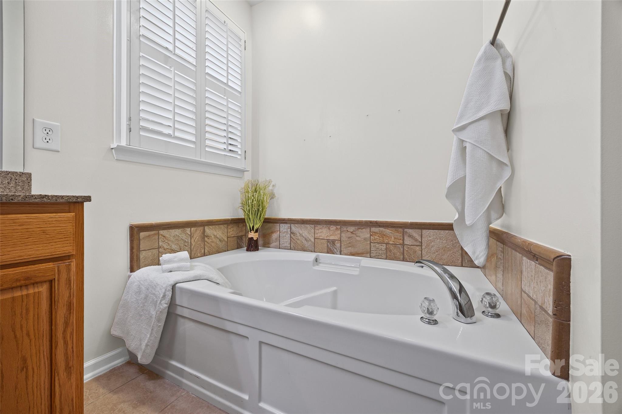 2324 Jade Lane