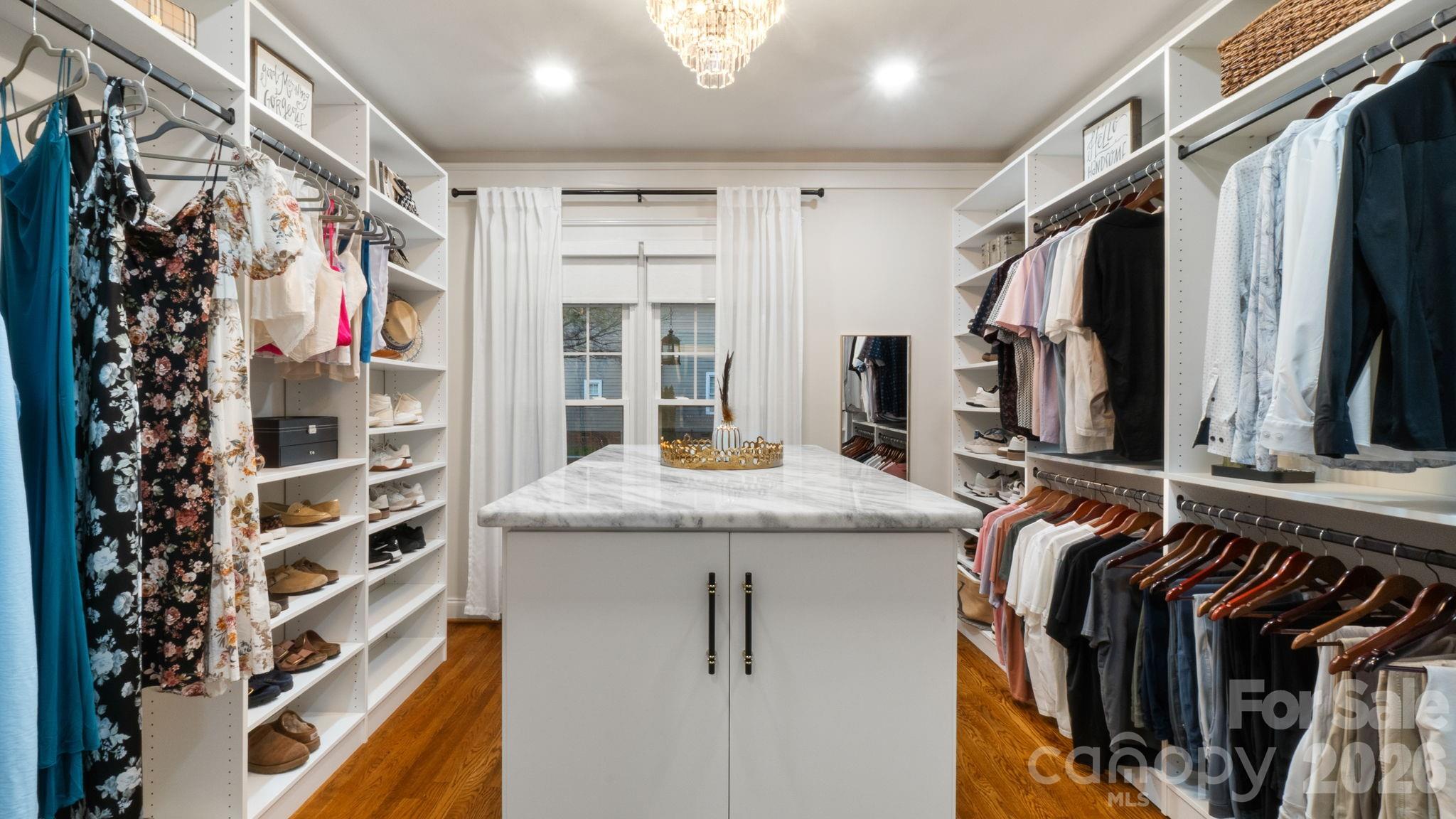 907 Dericks Crossing