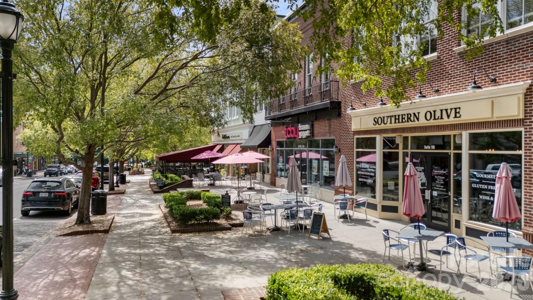 907 Dericks Crossing