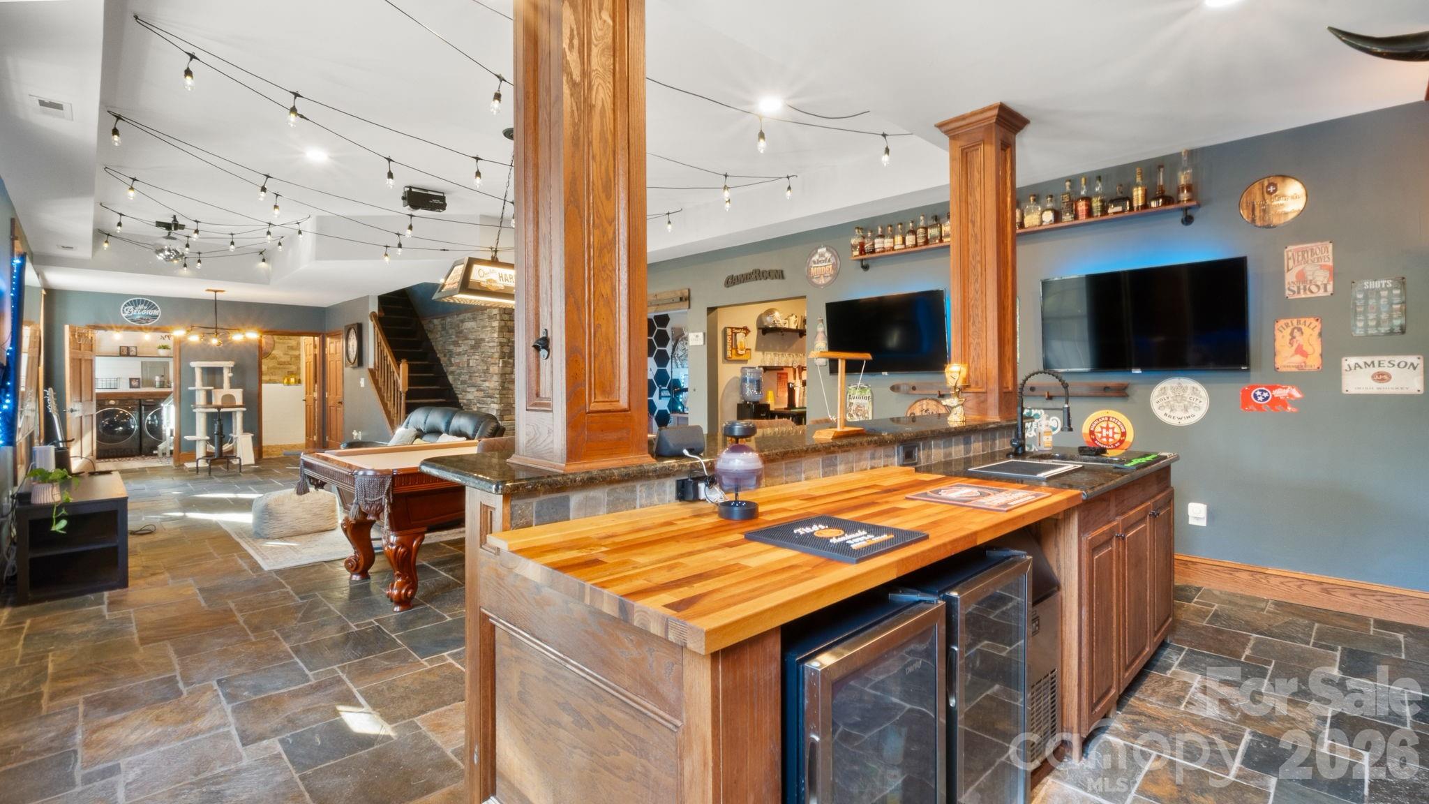 907 Dericks Crossing