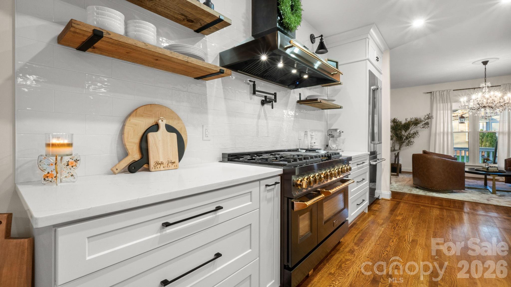 907 Dericks Crossing