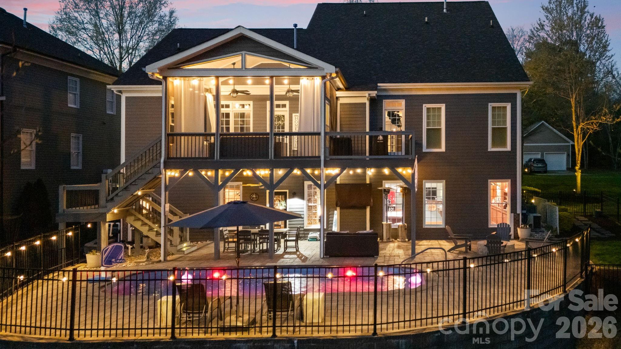 907 Dericks Crossing