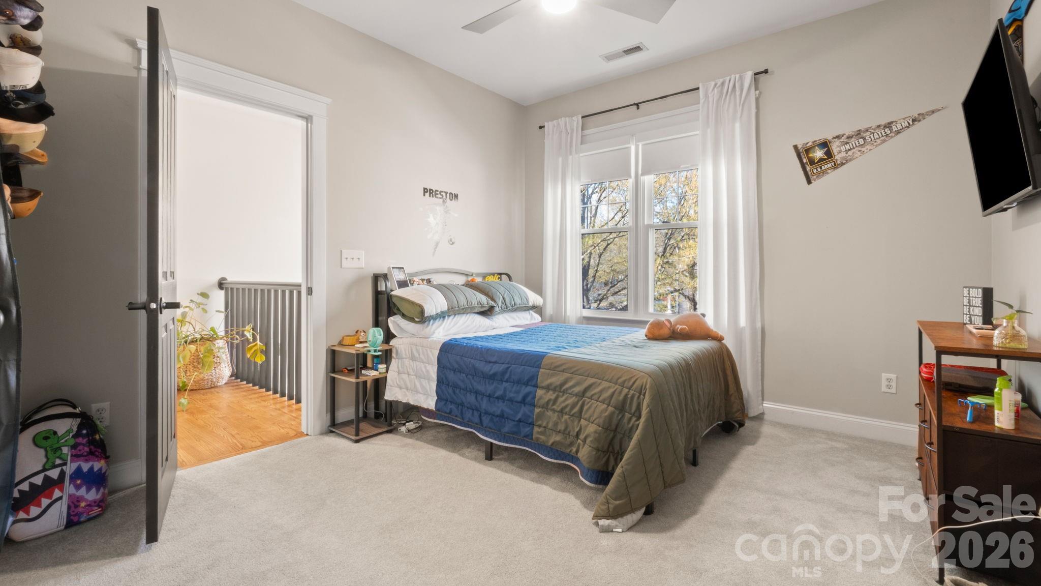 907 Dericks Crossing