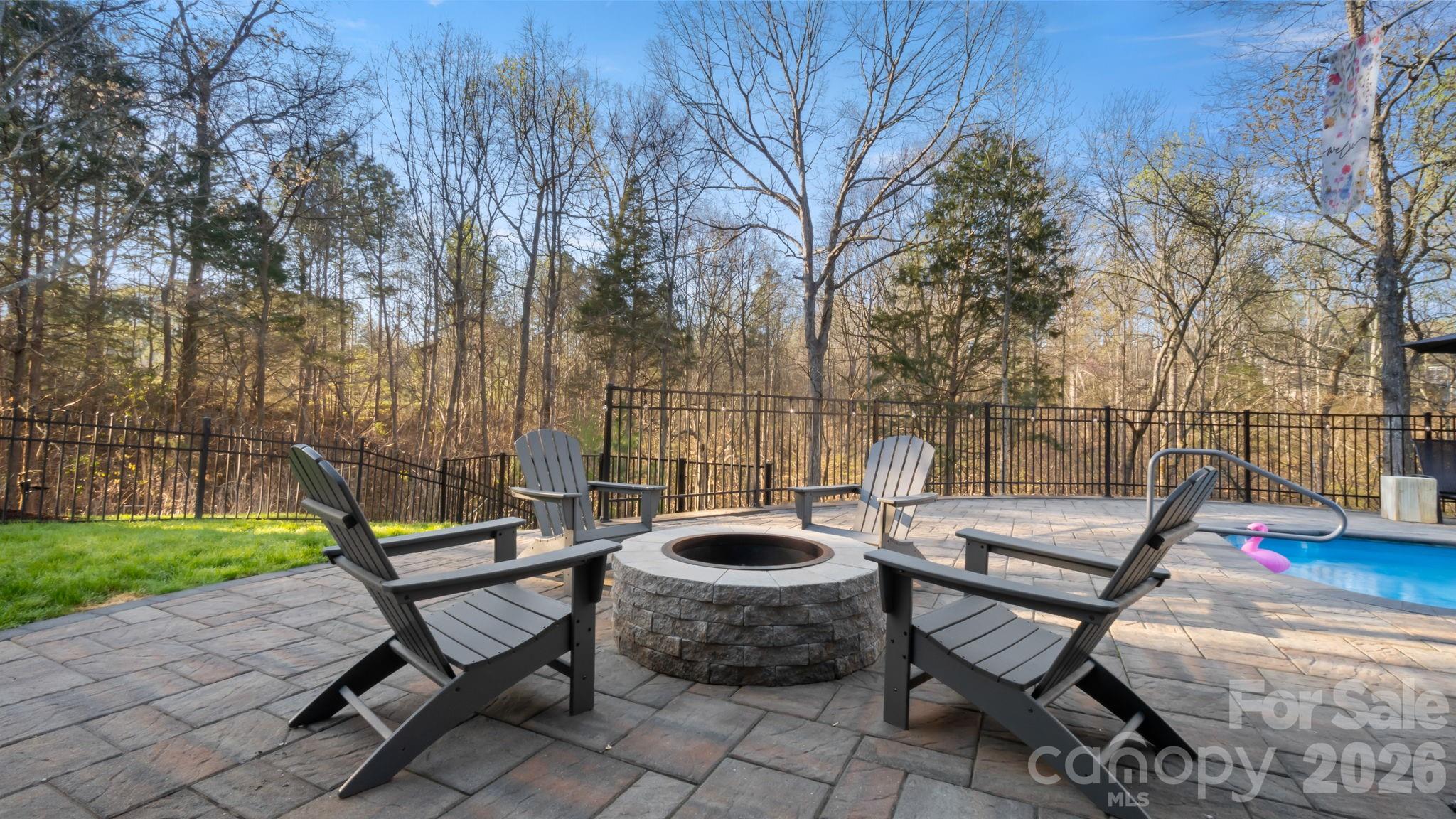 907 Dericks Crossing