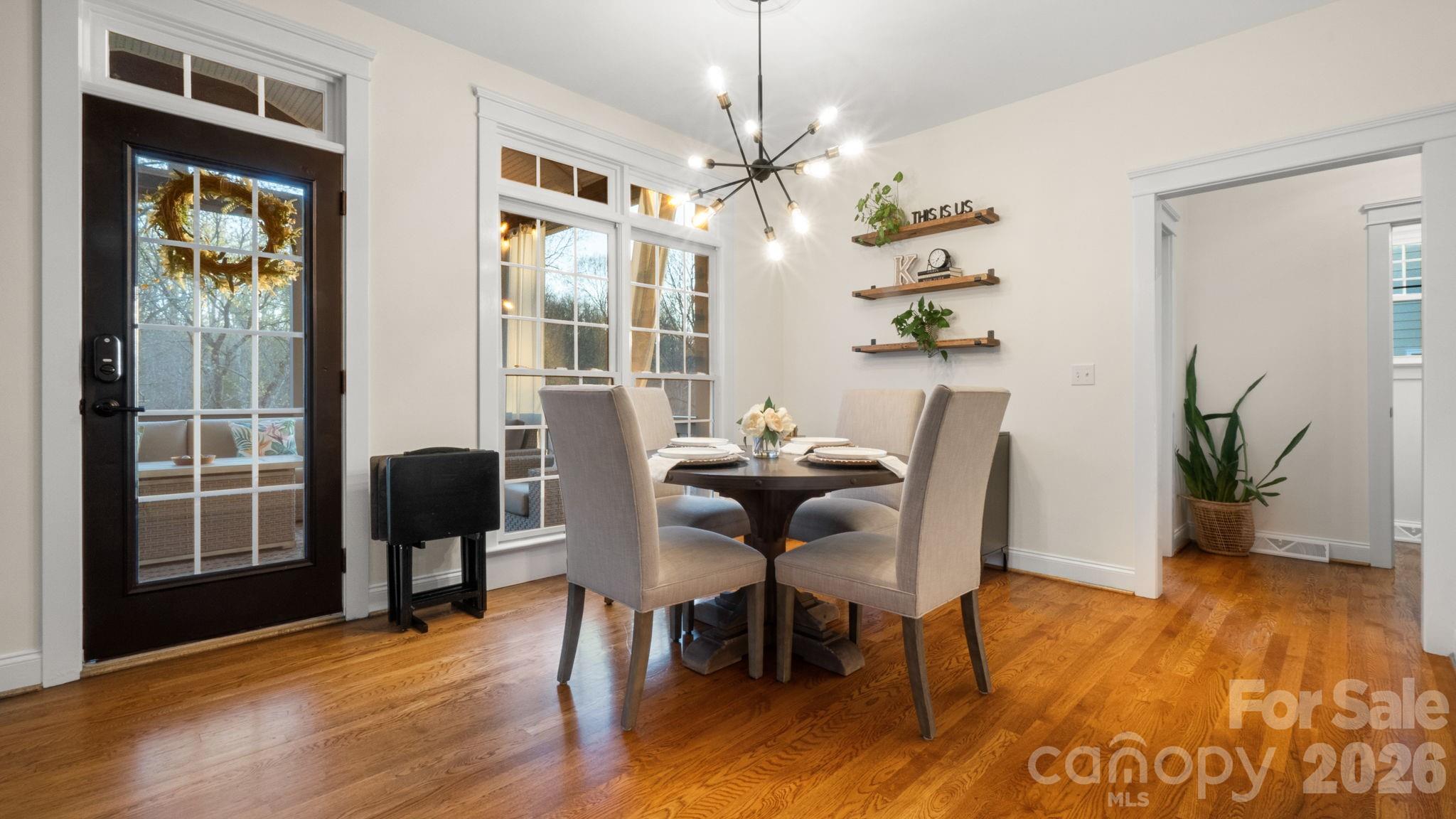 907 Dericks Crossing