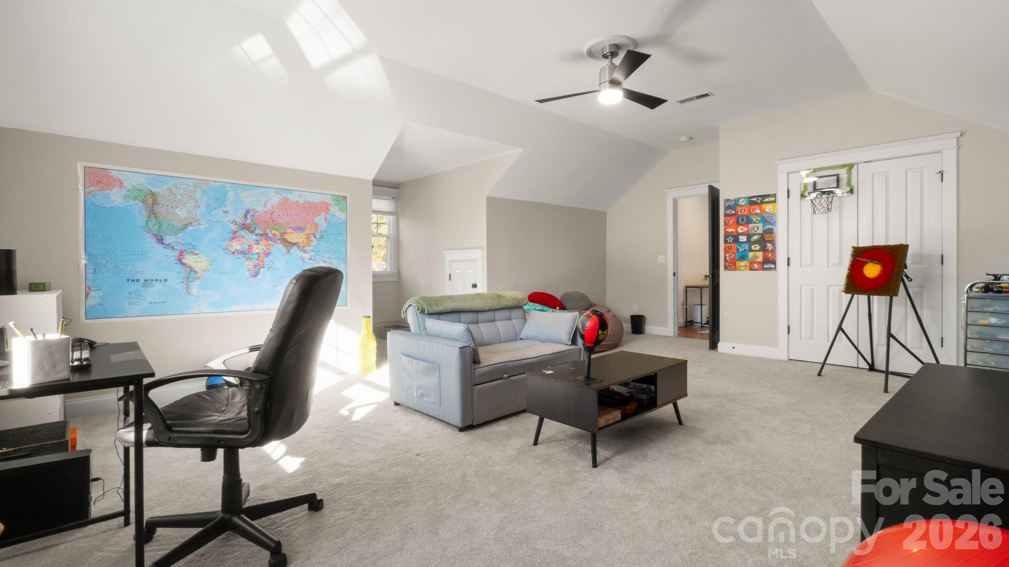 907 Dericks Crossing