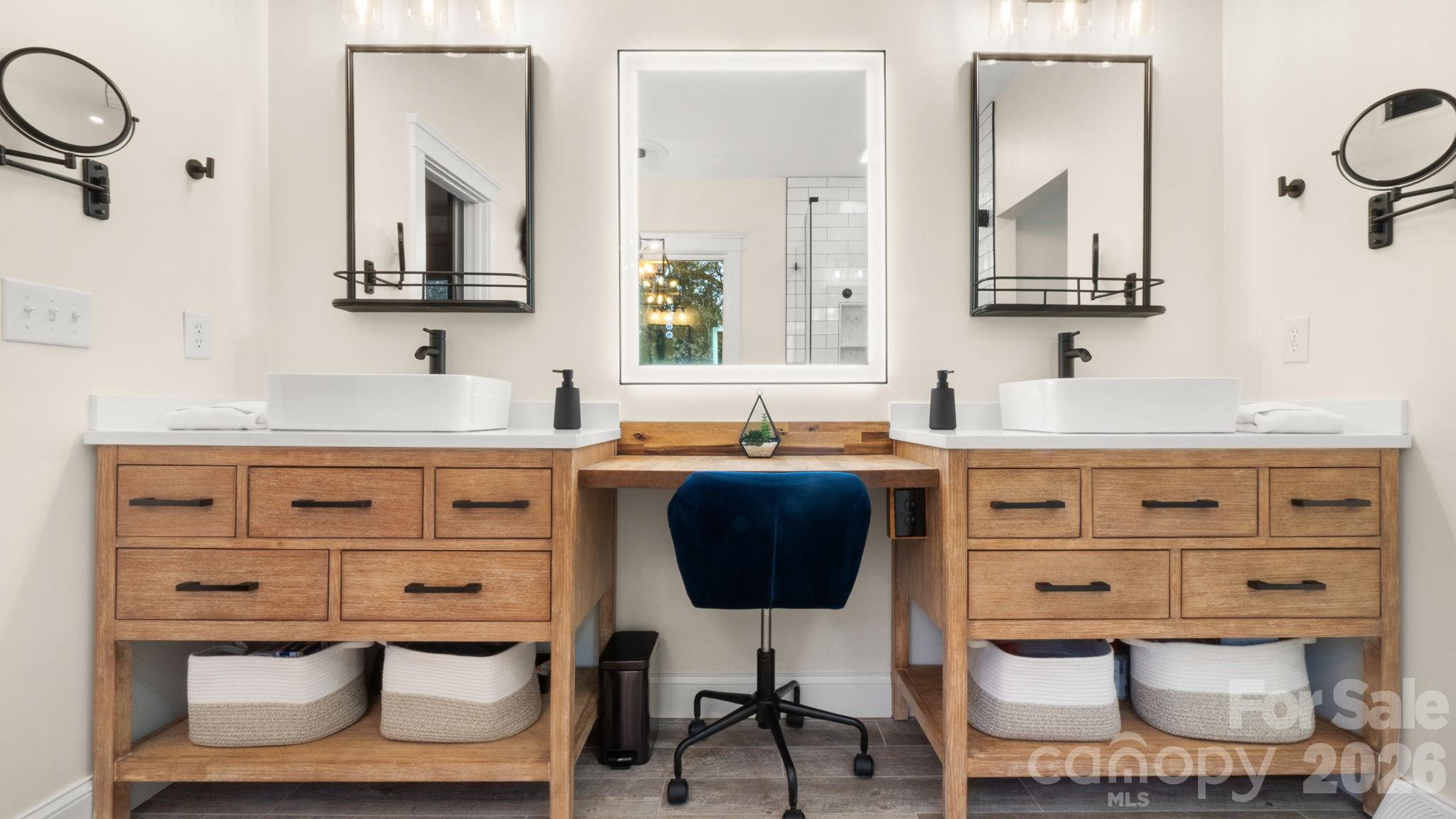 907 Dericks Crossing