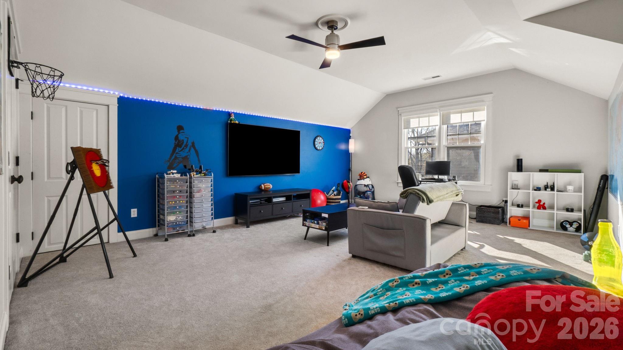 907 Dericks Crossing