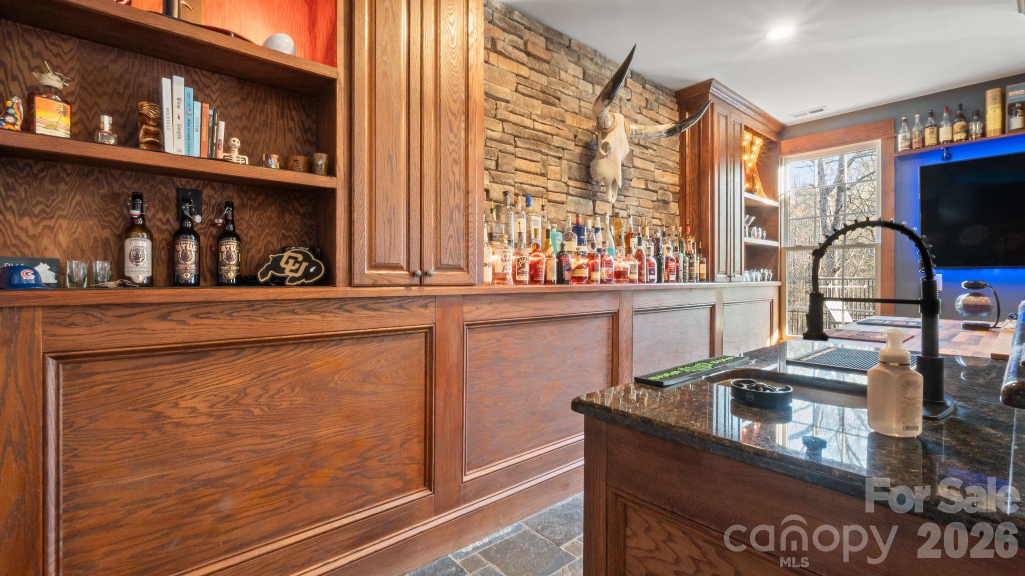 907 Dericks Crossing