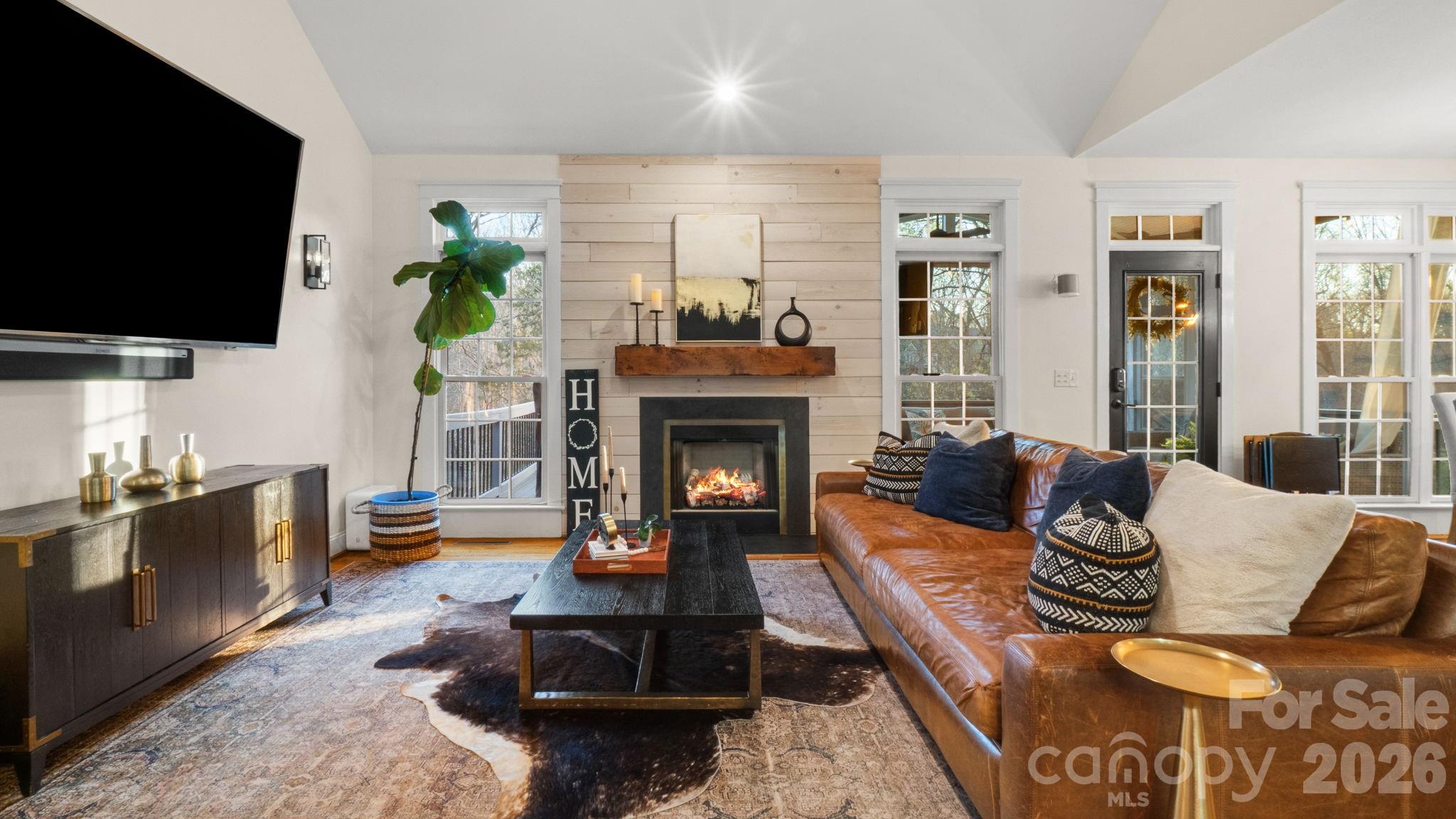 907 Dericks Crossing