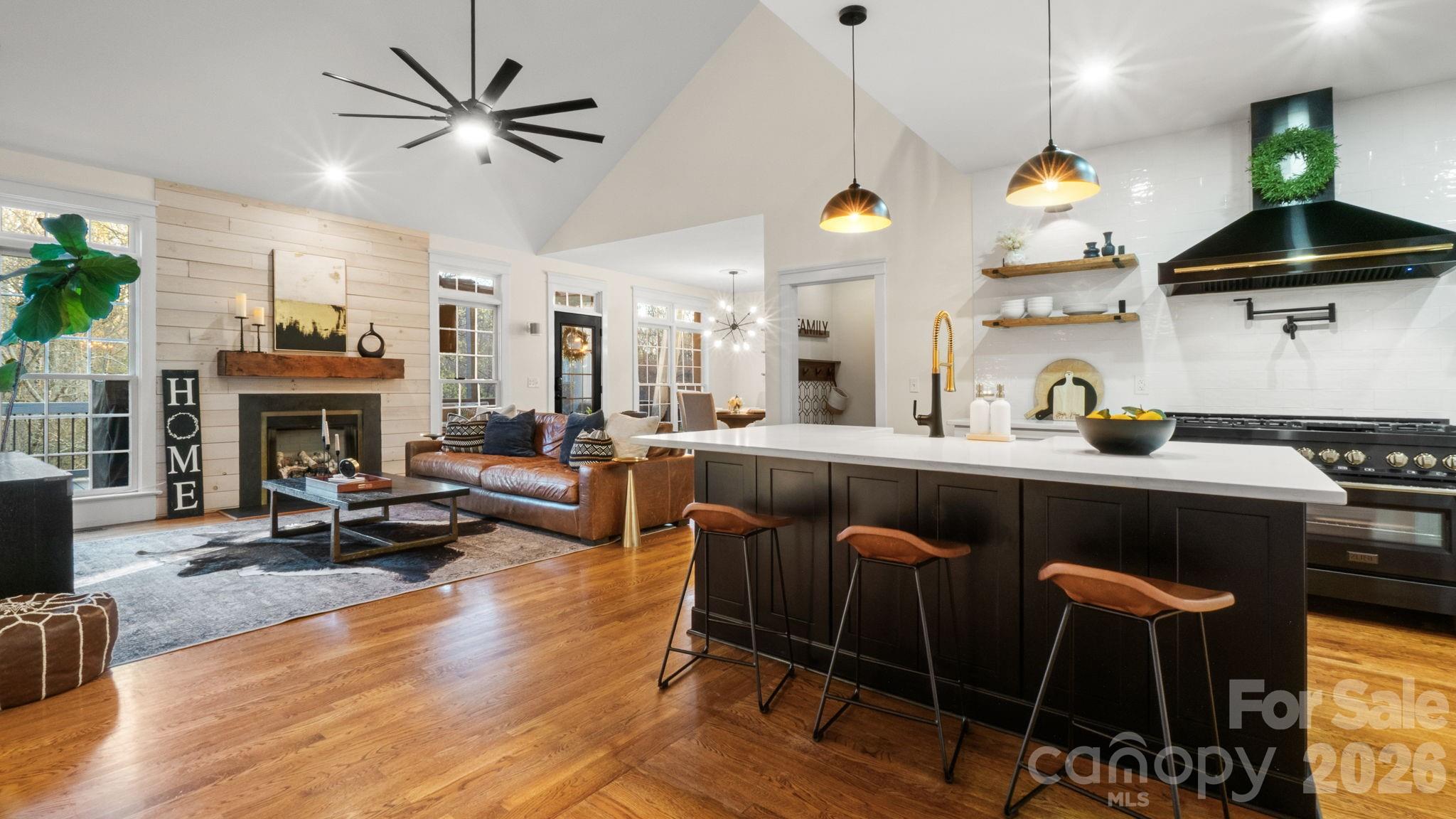 907 Dericks Crossing