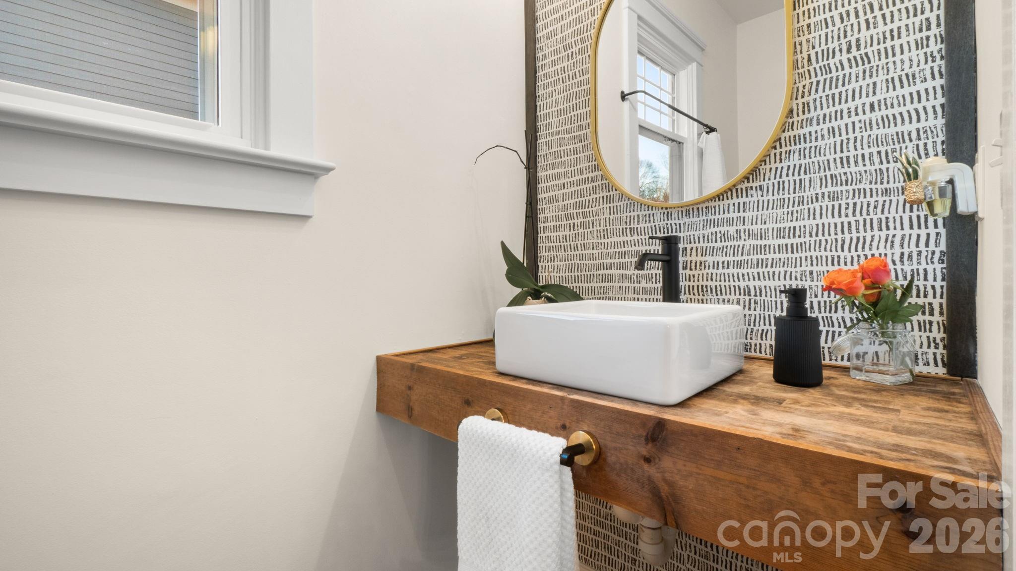 907 Dericks Crossing