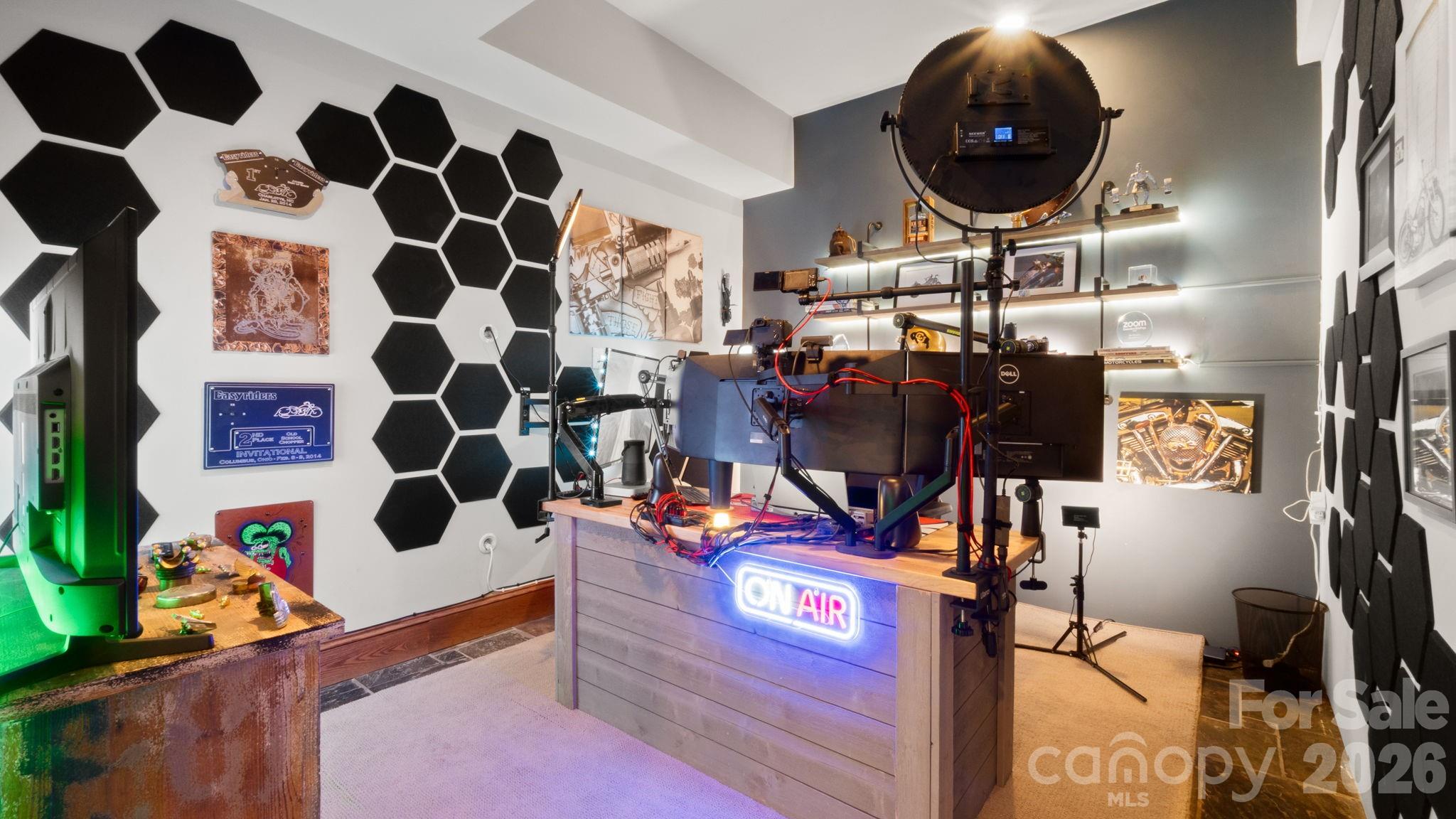 907 Dericks Crossing