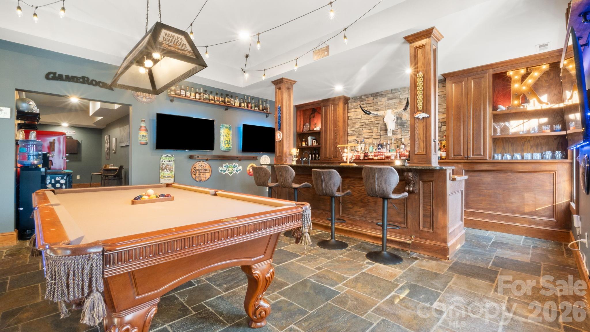 907 Dericks Crossing