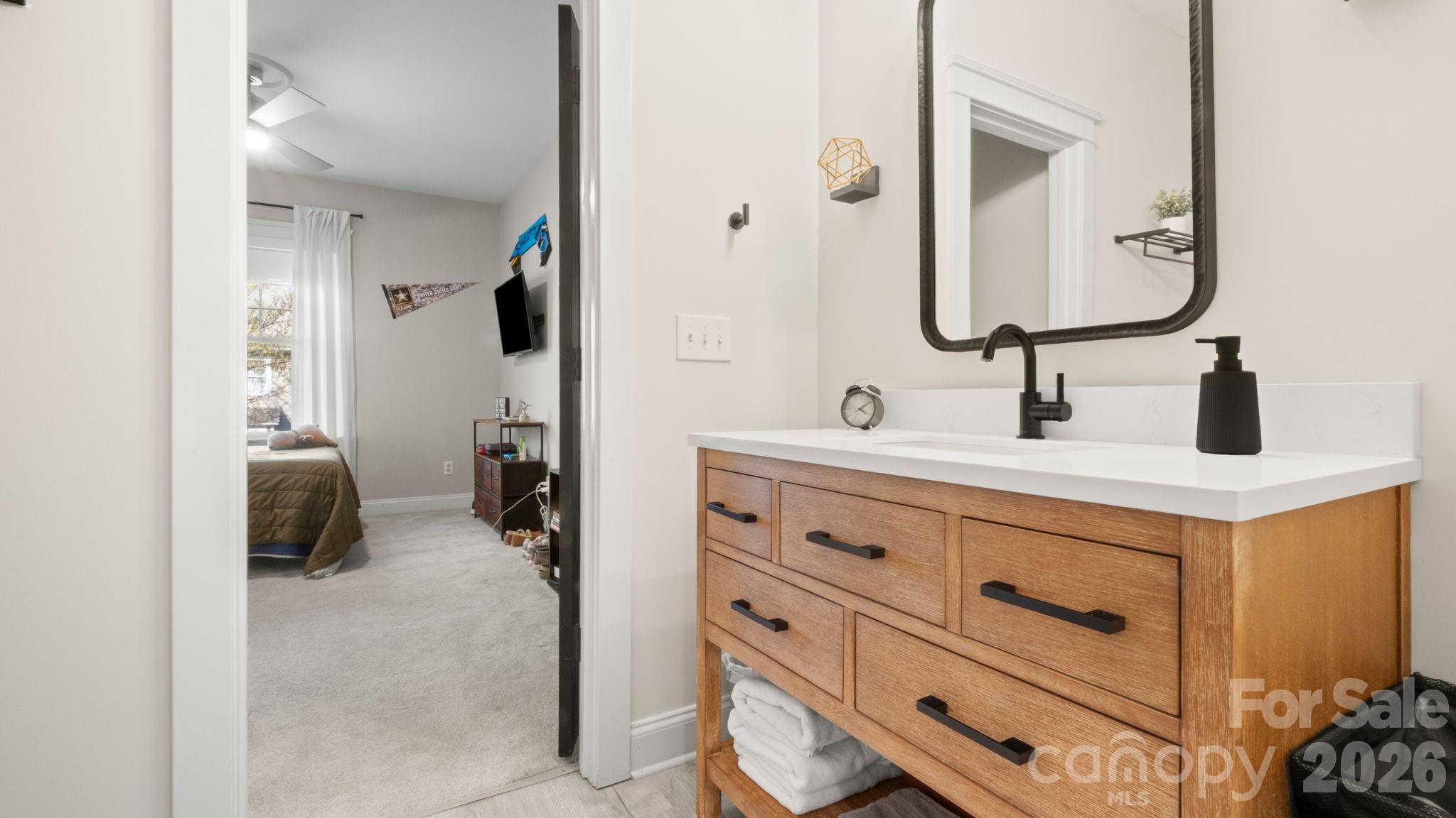 907 Dericks Crossing