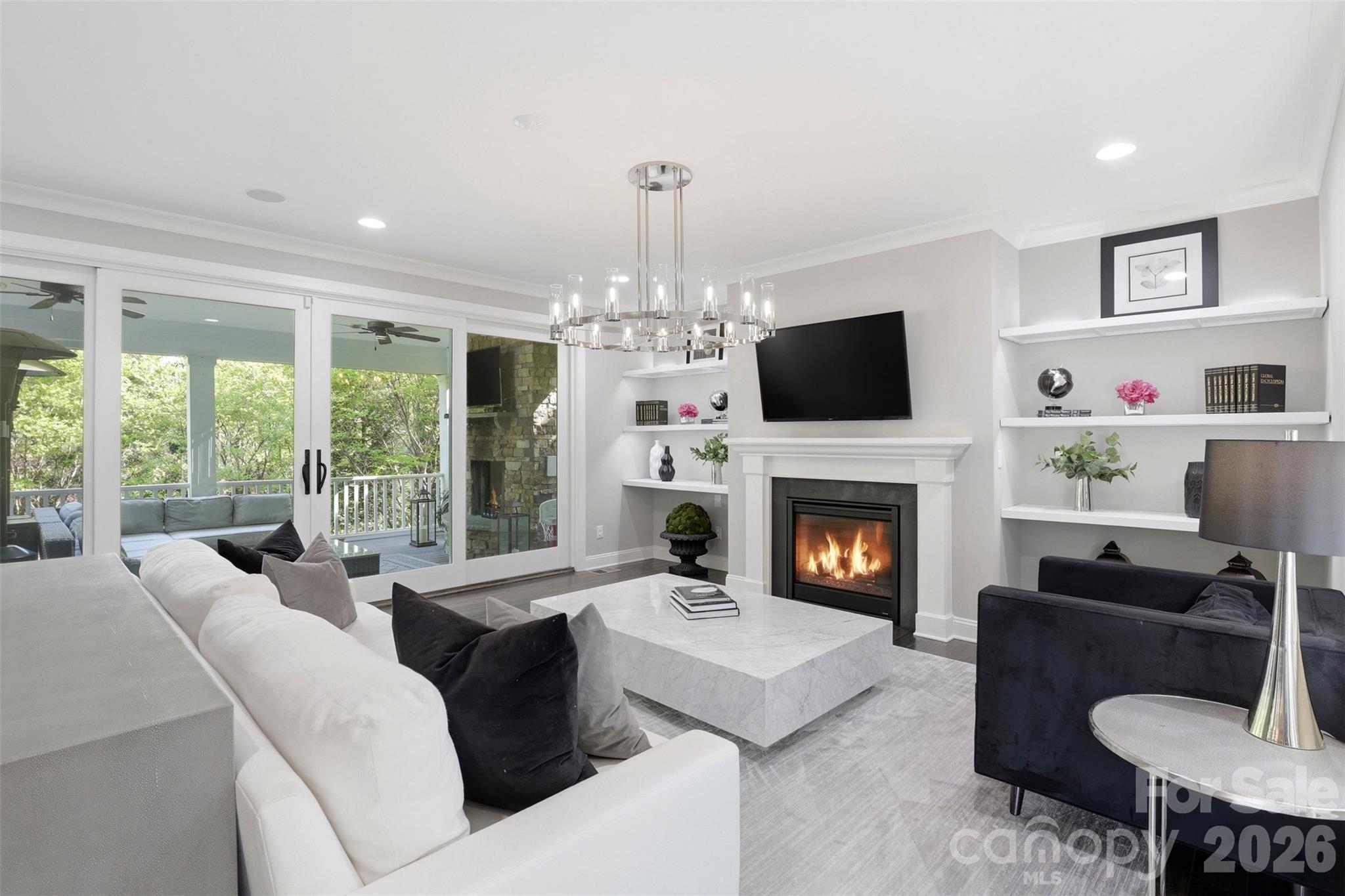 1924 Plaza End Trace