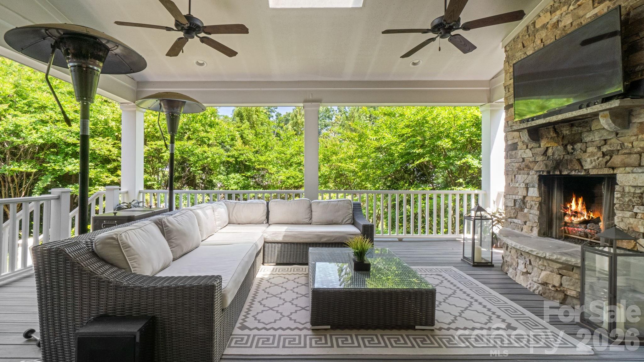 1924 Plaza End Trace