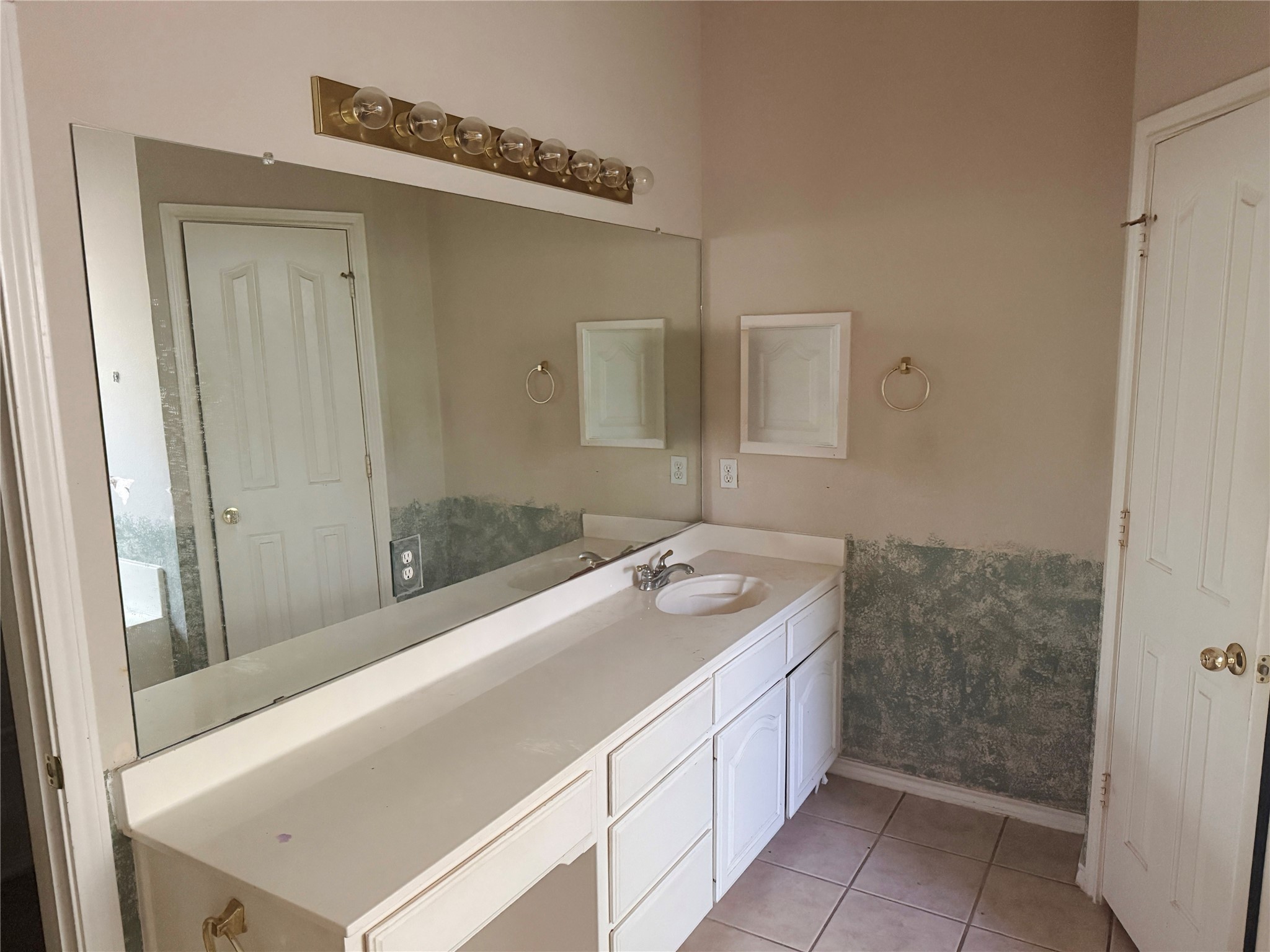 8550 Trace Ridge Parkway