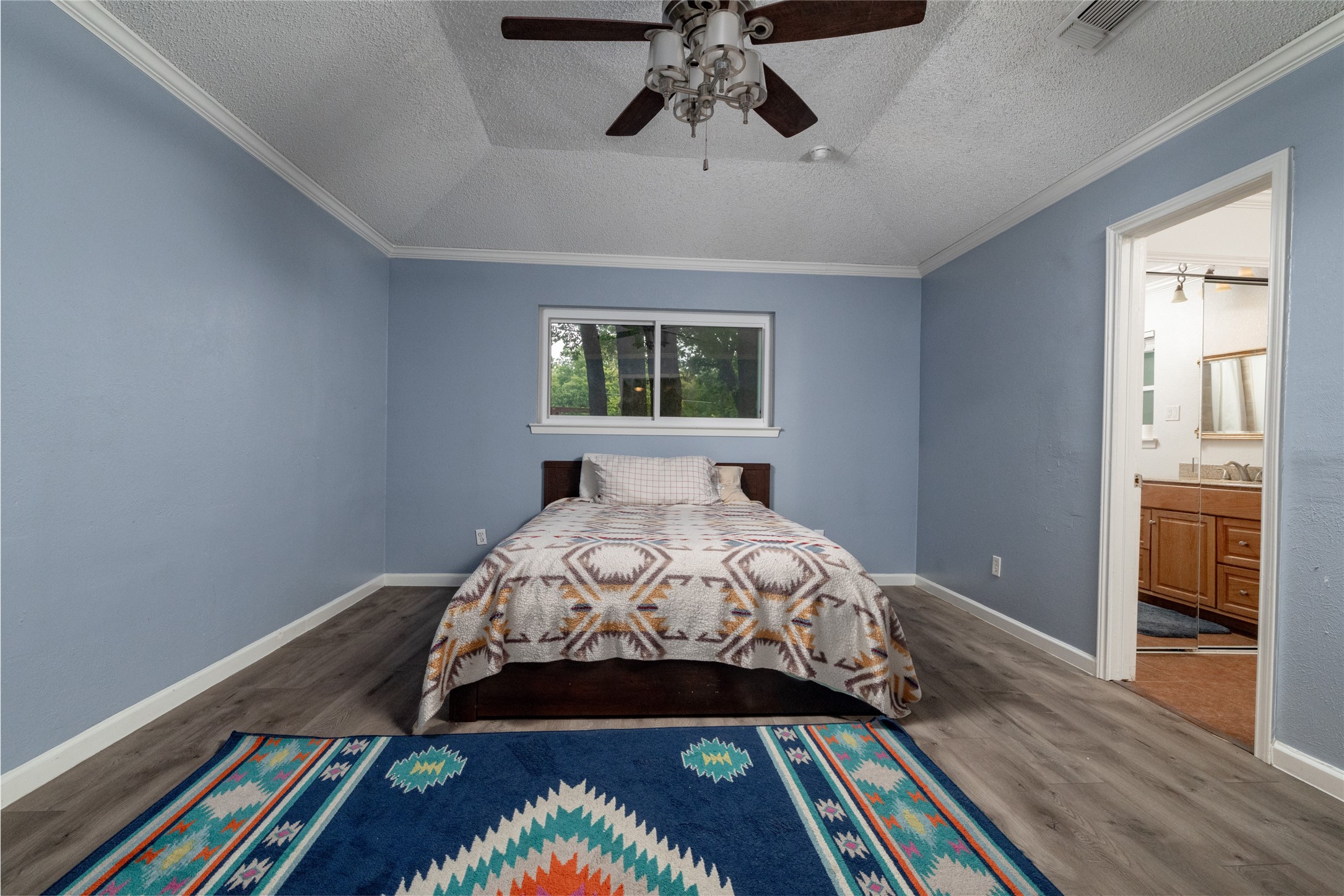 1517 Oakridge Court W
