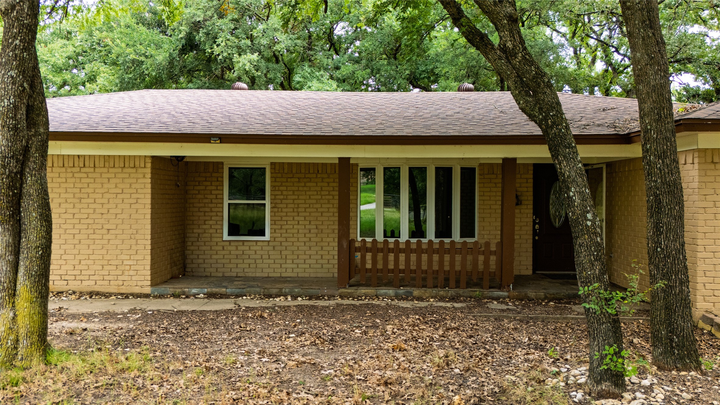 1517 Oakridge Court W