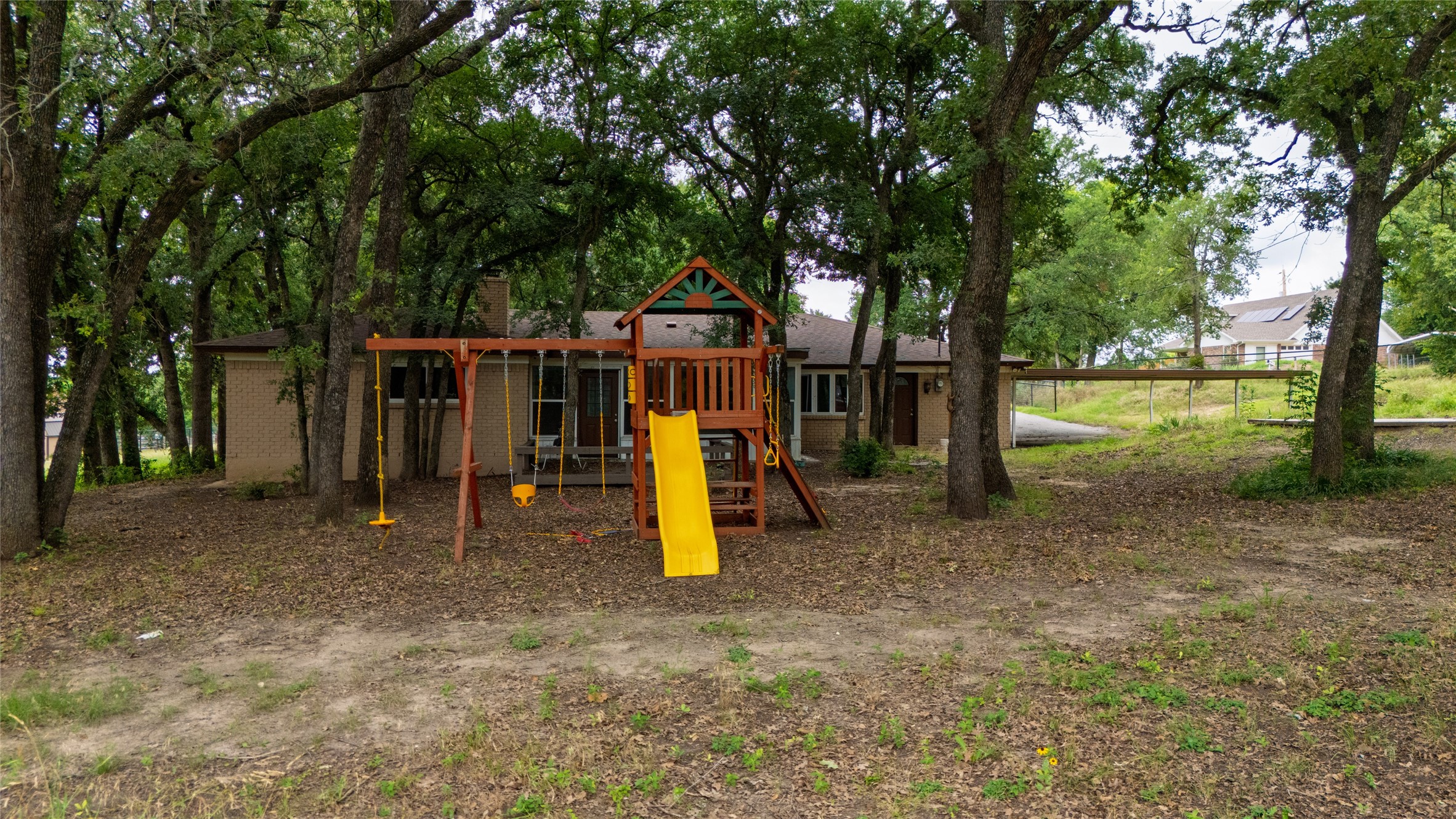 1517 Oakridge Court W