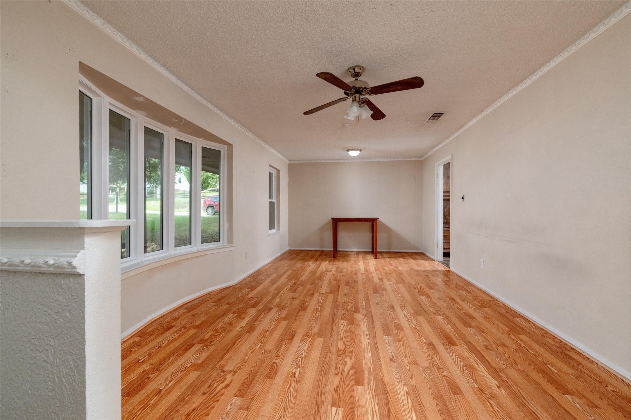 1517 Oakridge Court W